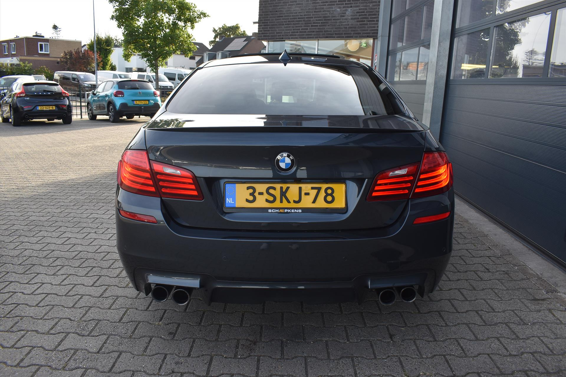 35377487-18.jpg