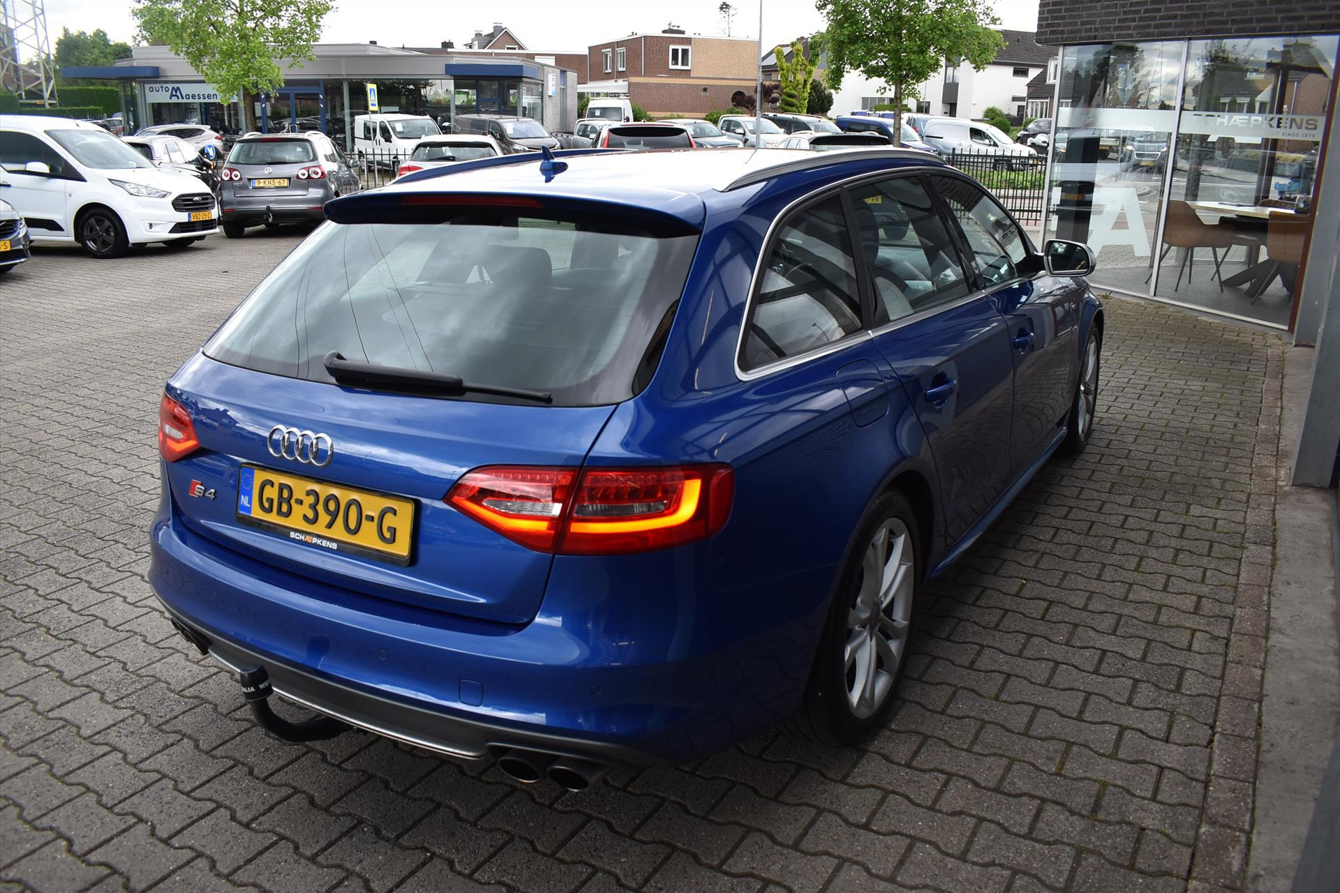 38276741-20.jpg