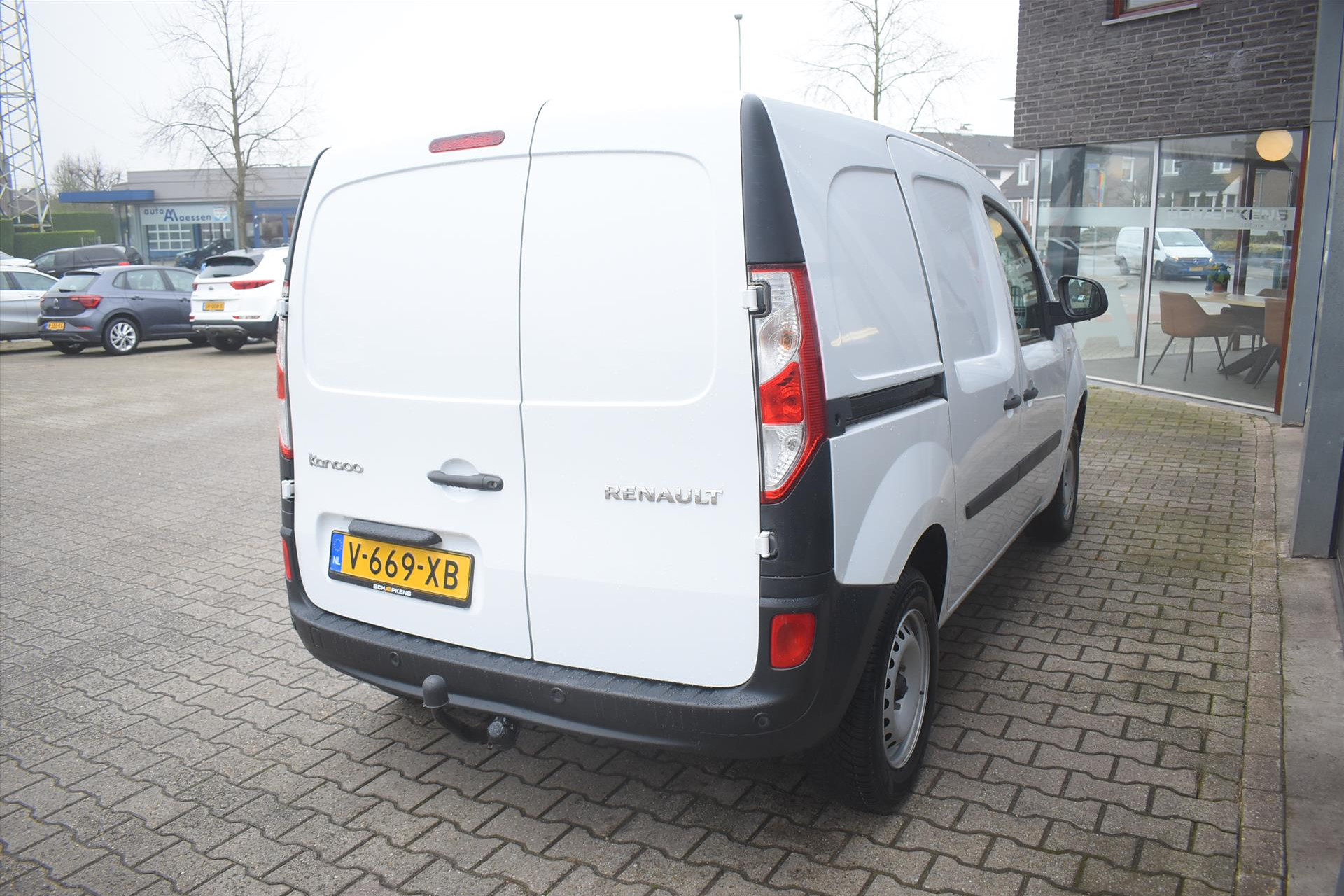 42333749-12.jpg