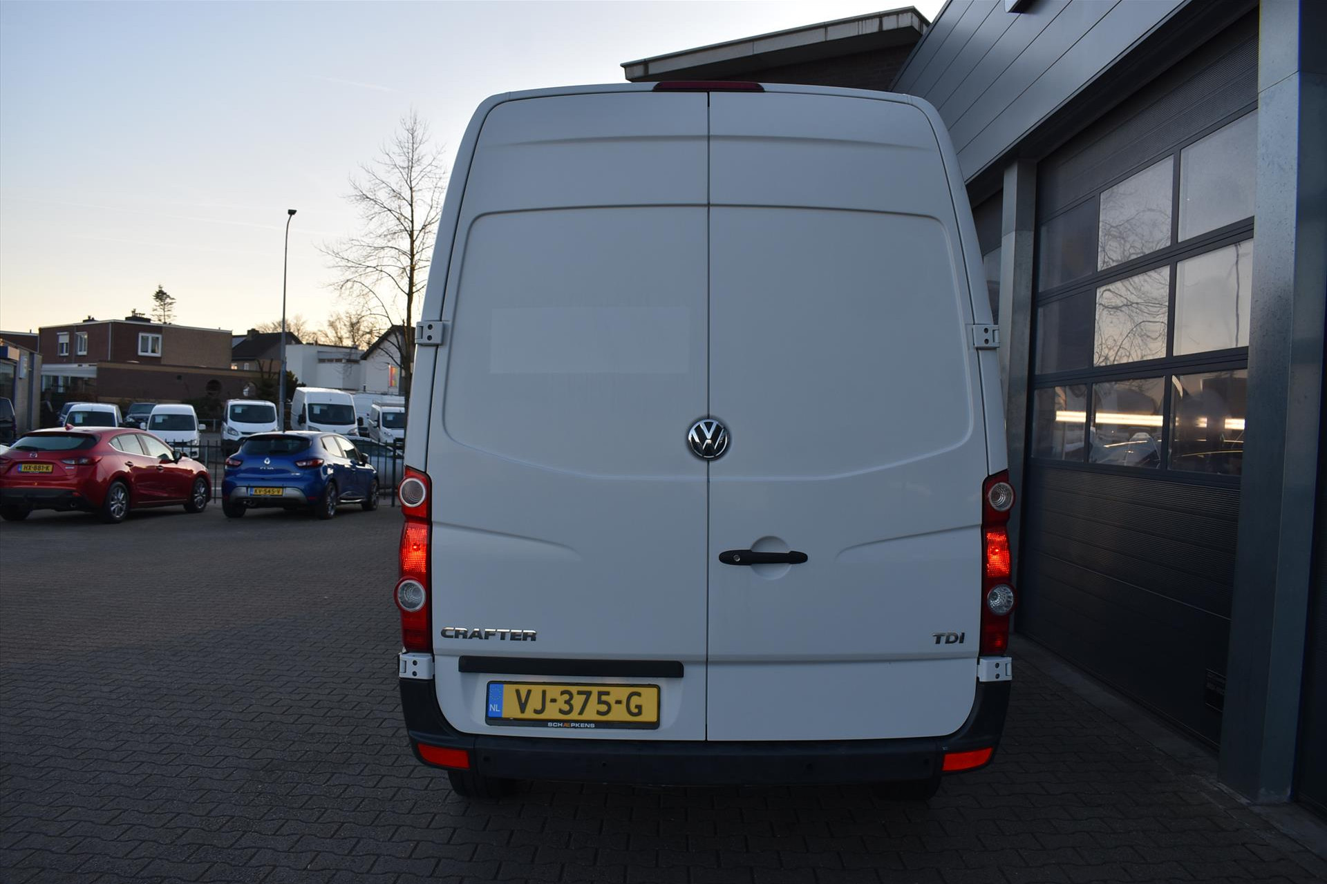 42397519-15.jpg