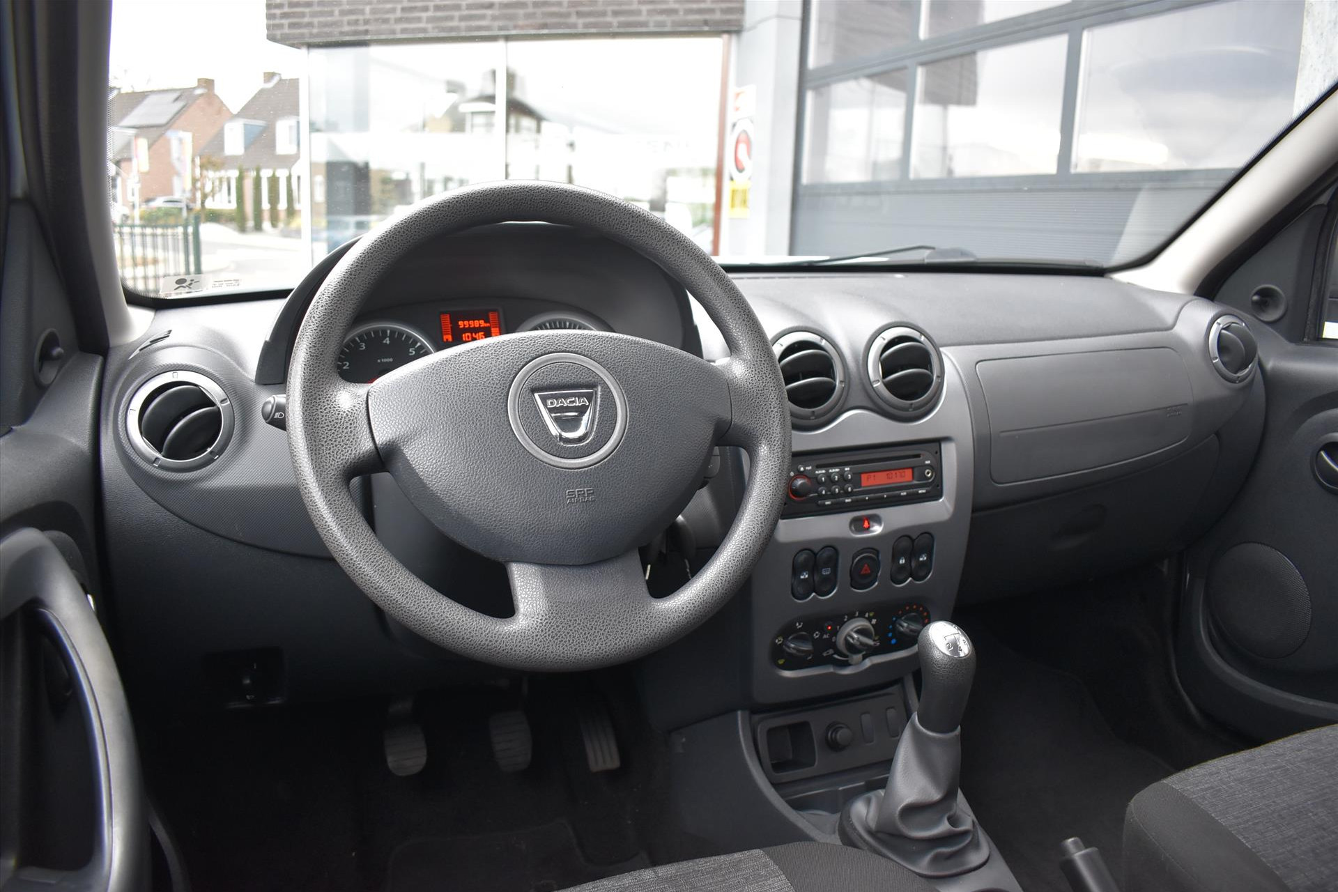 42667630-17.jpg