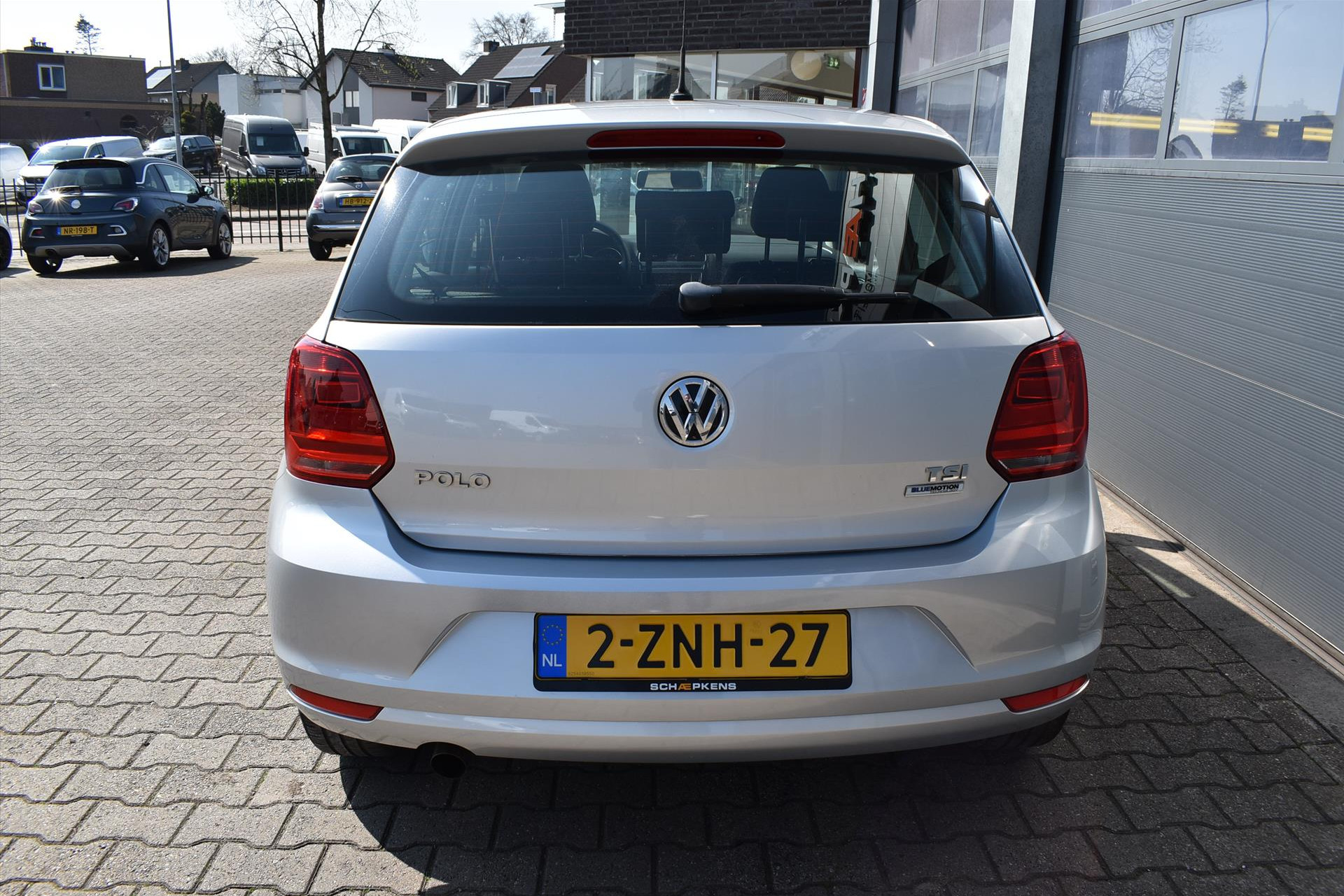 42913572-19.jpg
