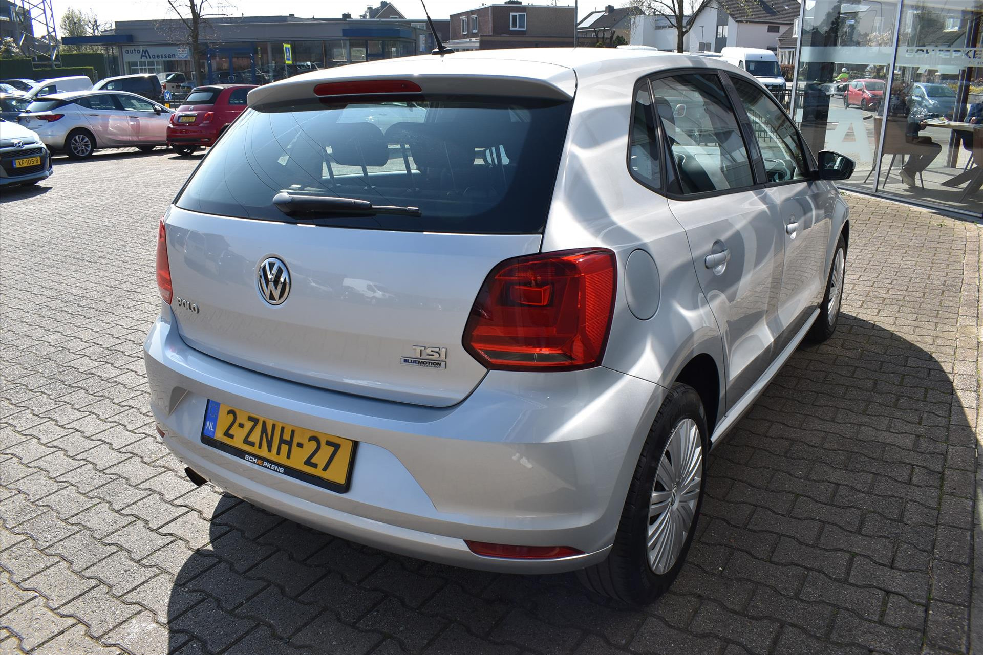 42913572-20.jpg