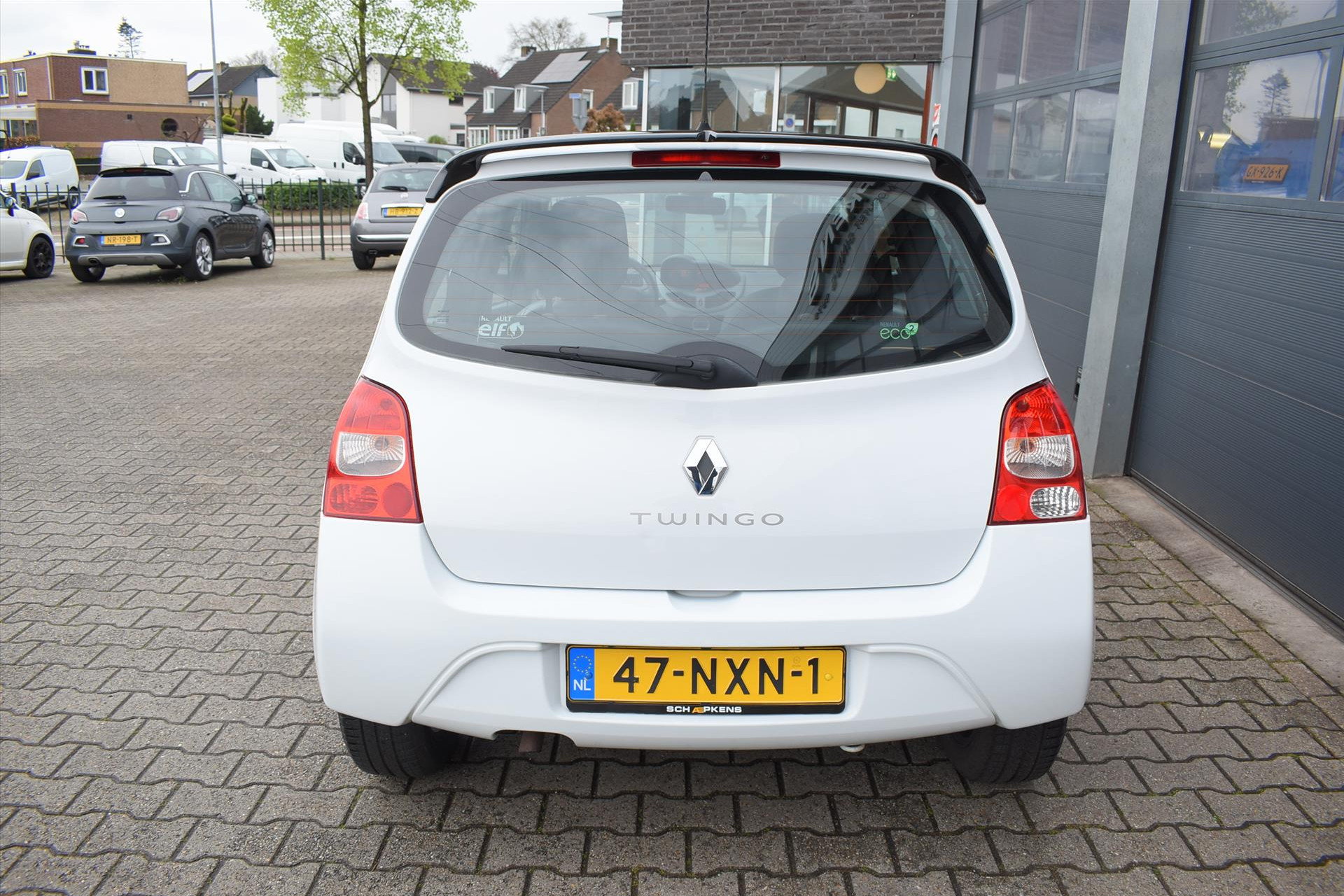 44244711-14.jpg