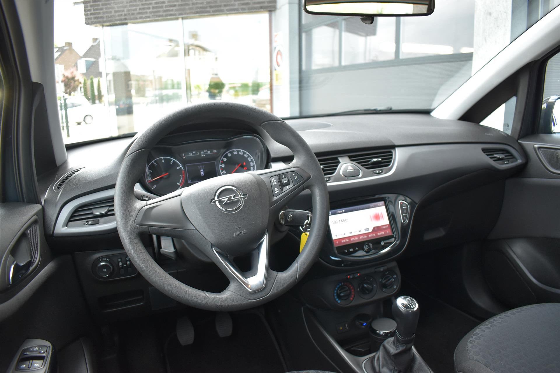 44411593-18.jpg