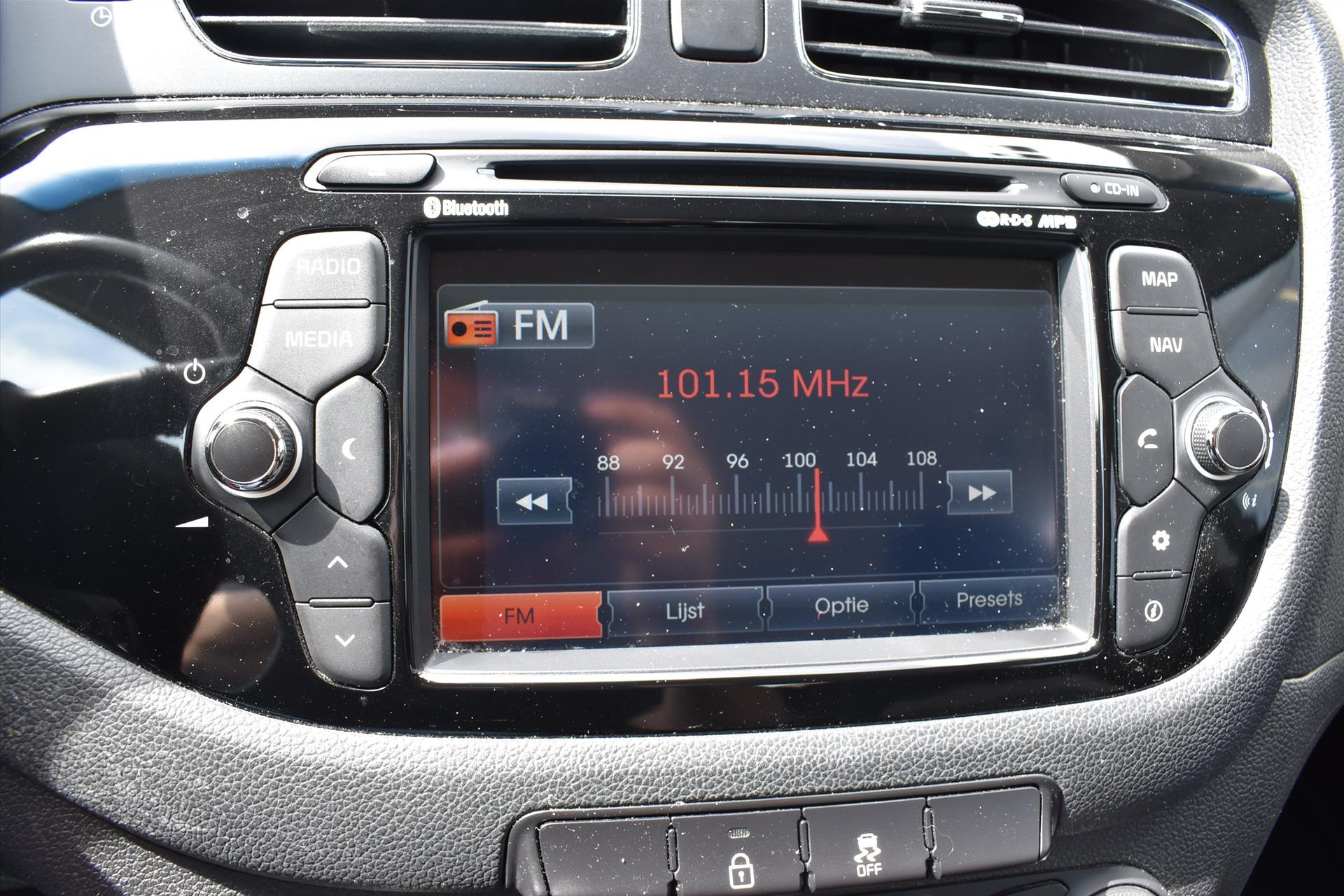 44436103-26.jpg