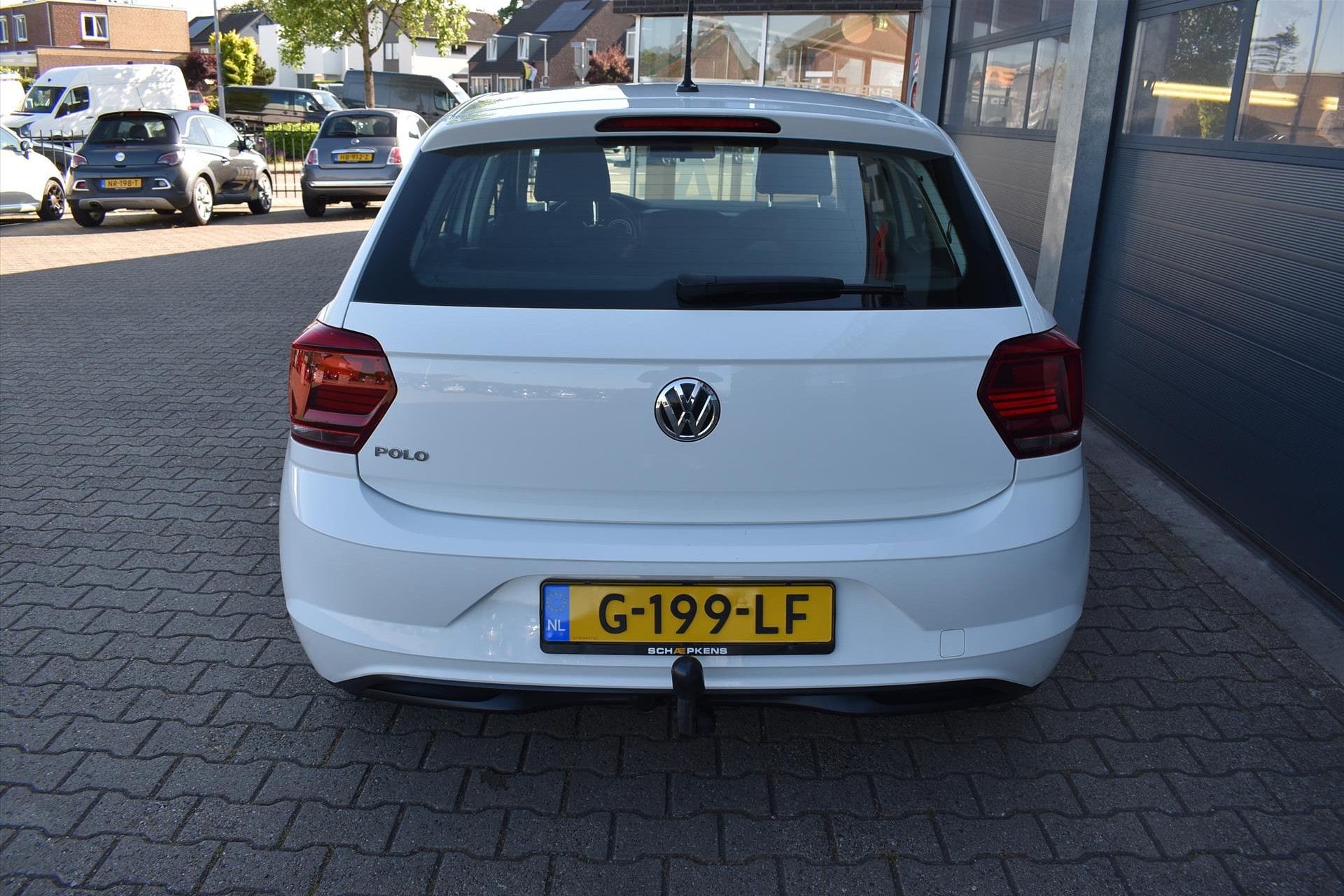 44516998-13.jpg