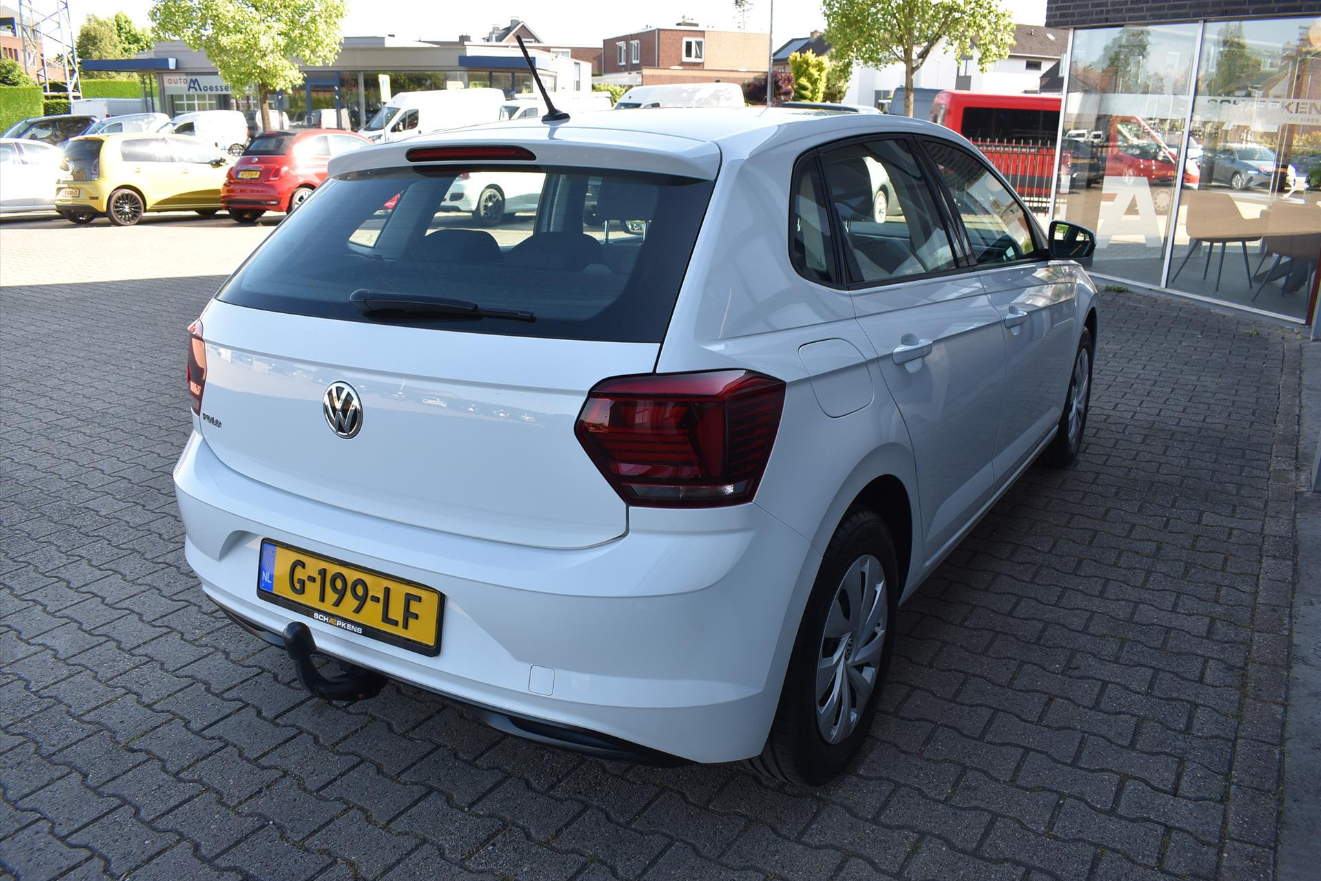 44516998-14.jpg