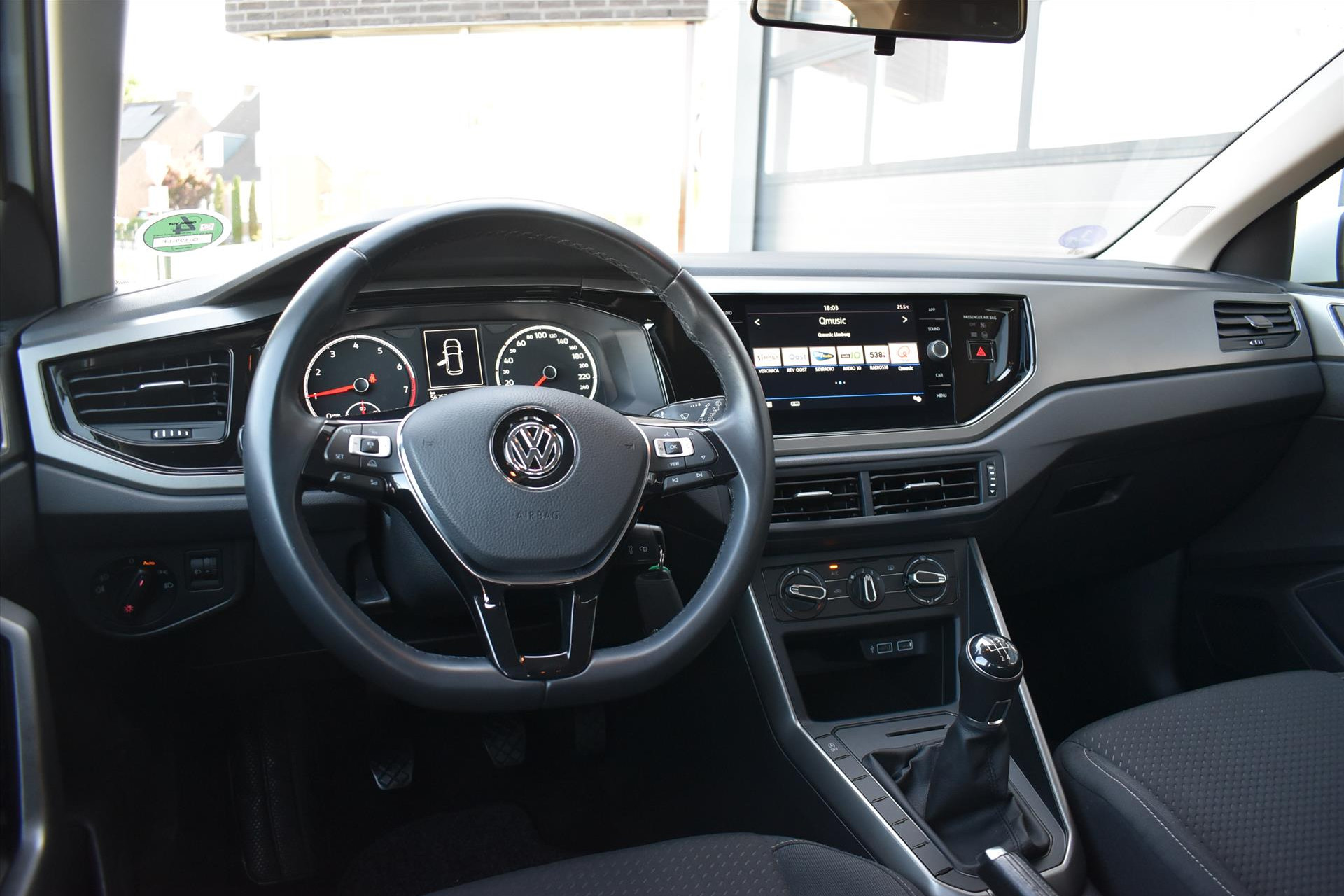 44516998-17.jpg
