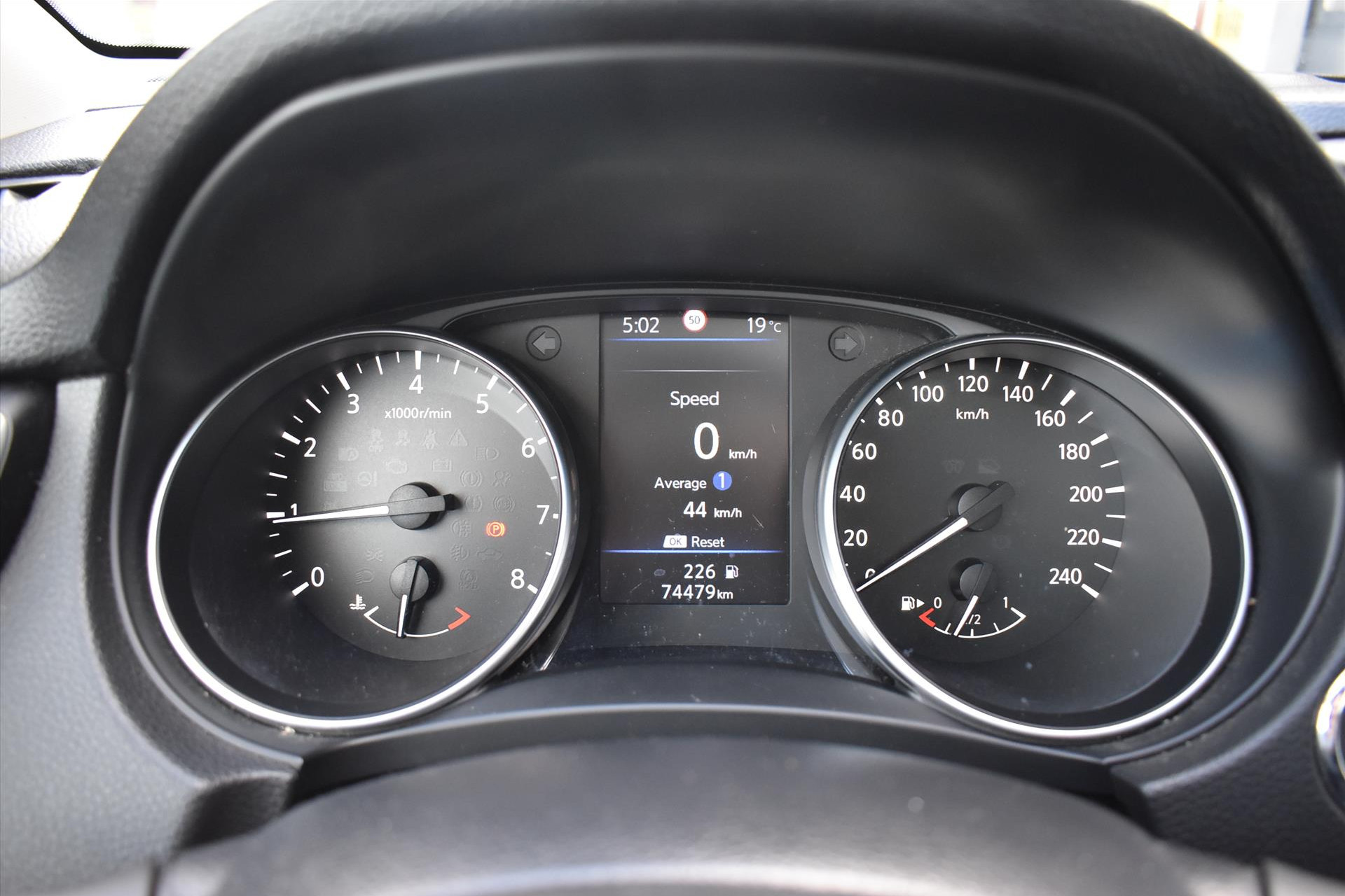 44648576-7.jpg