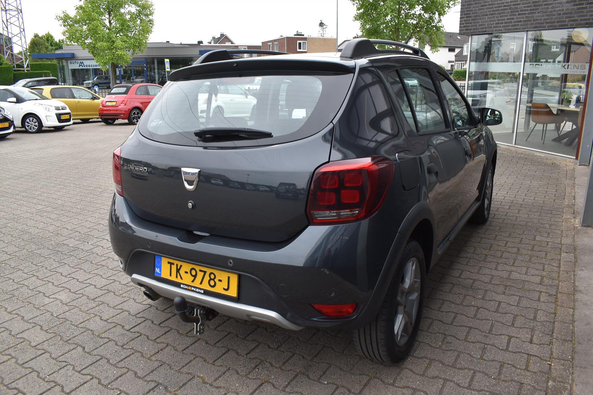 44651728-15.jpg