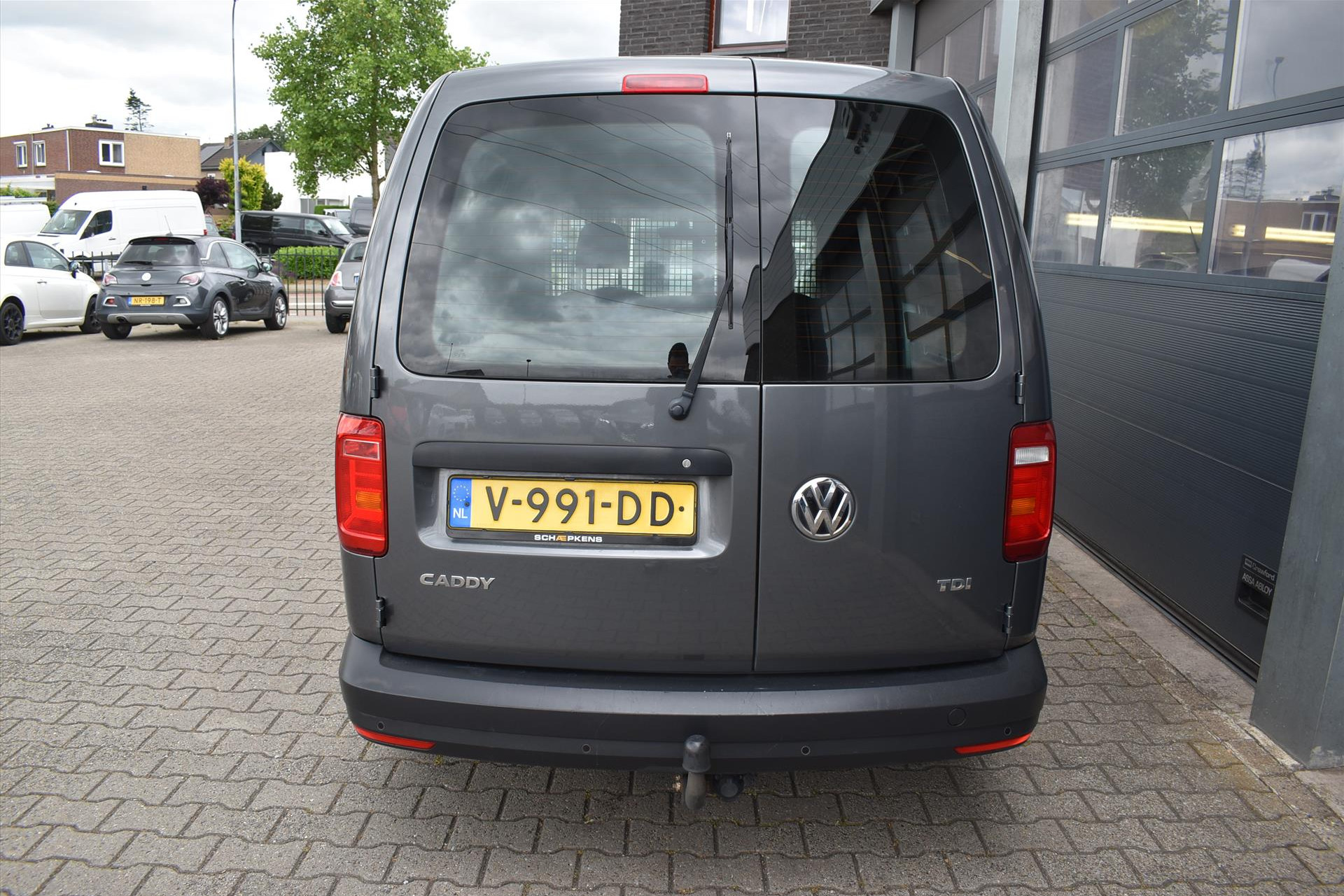 44653744-10.jpg