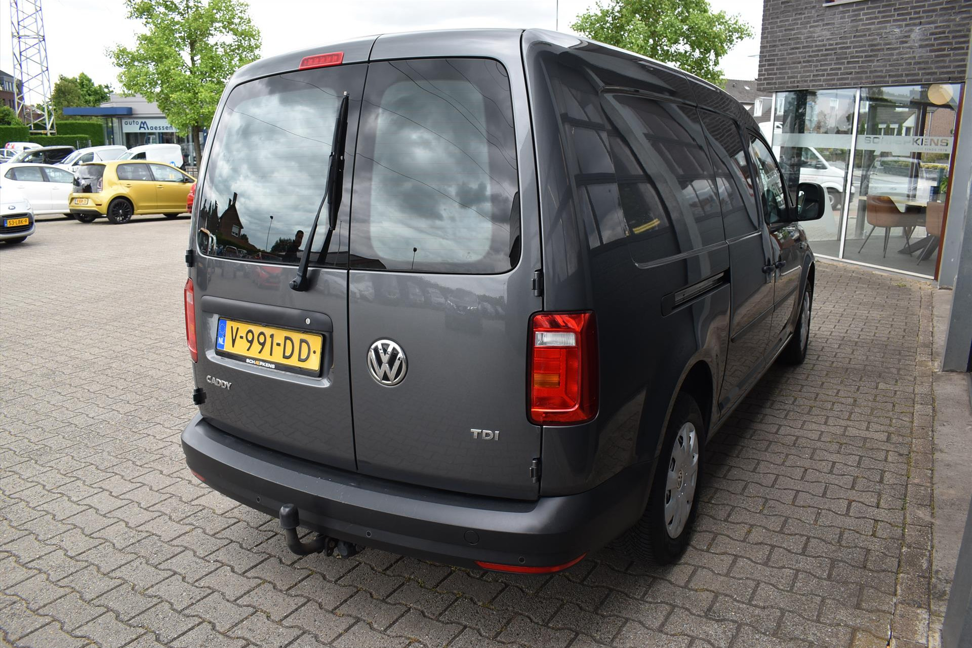 44653744-11.jpg