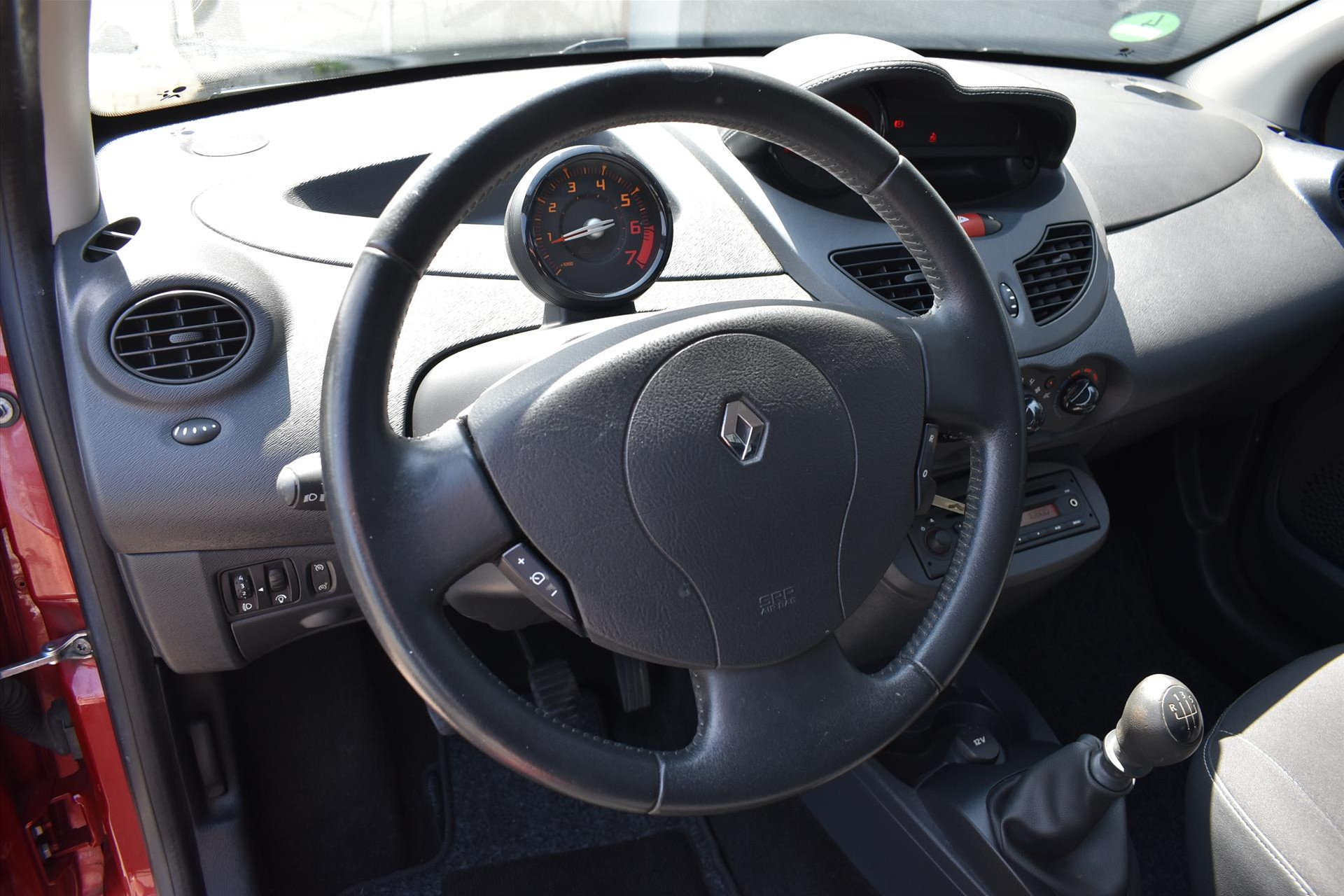 44699309-4.jpg