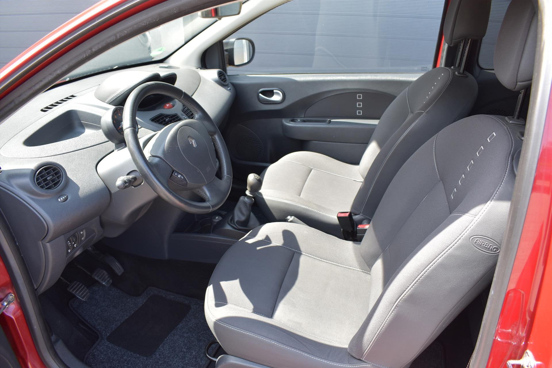 44699309-5.jpg
