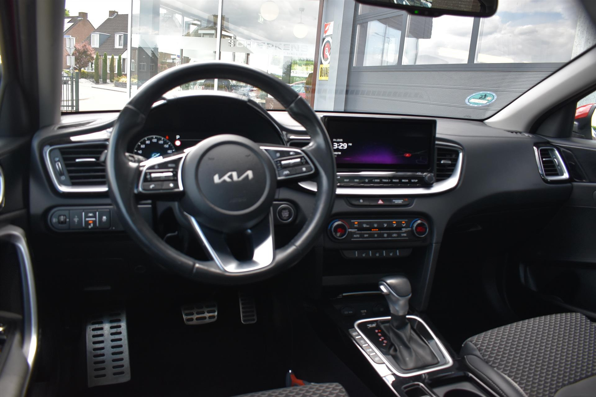 44770151-20.jpg