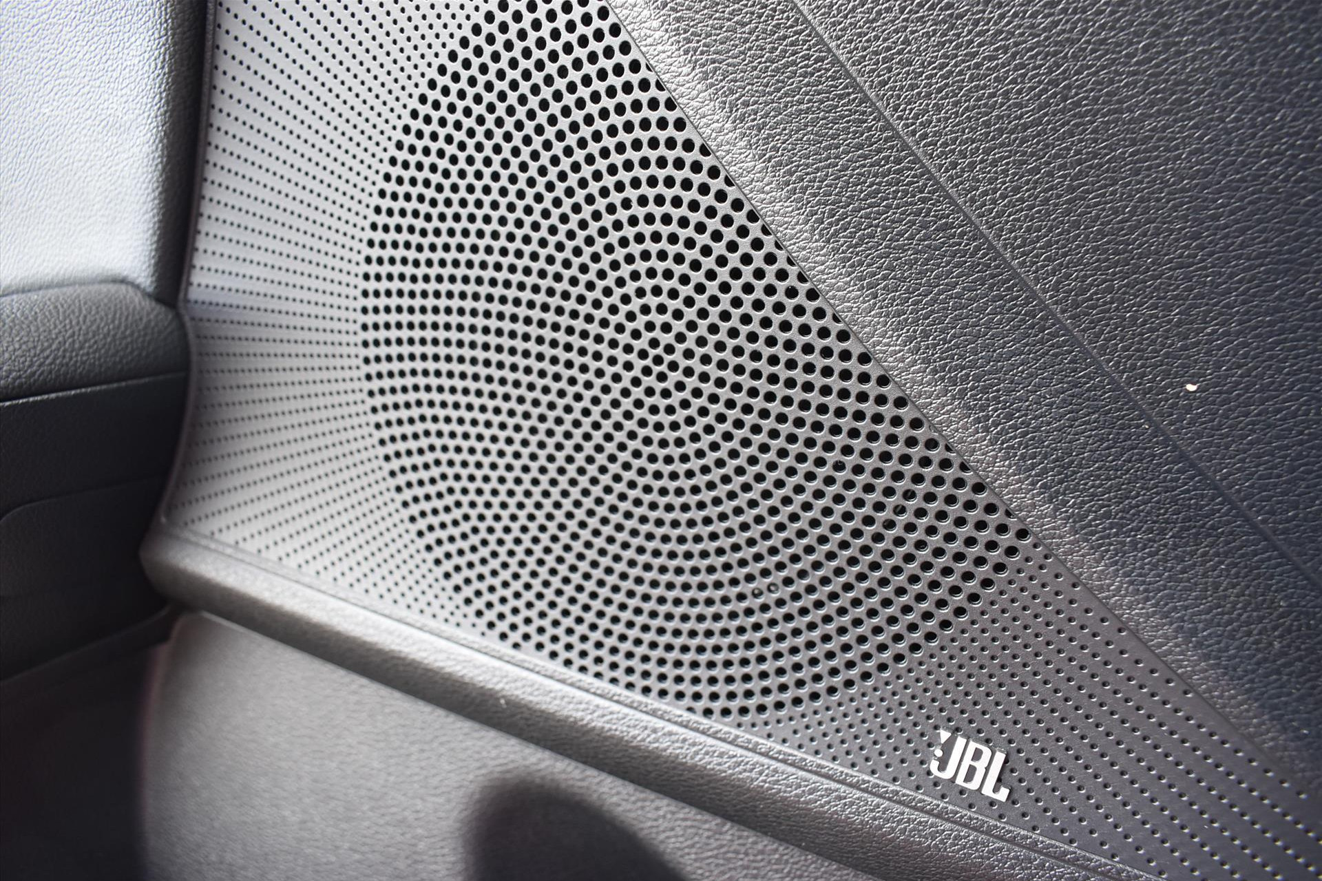 44770151-34.jpg