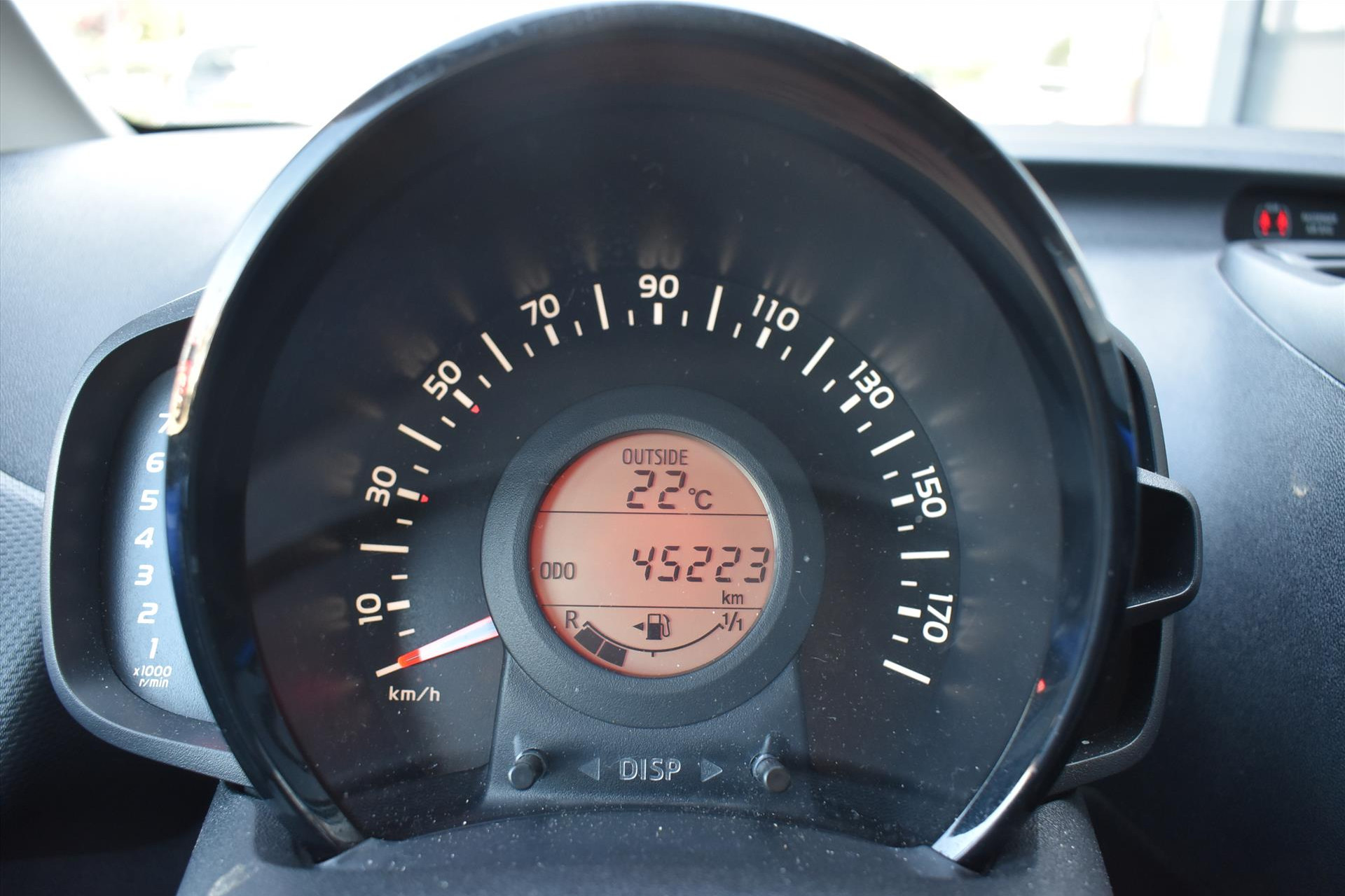 44771451-6.jpg