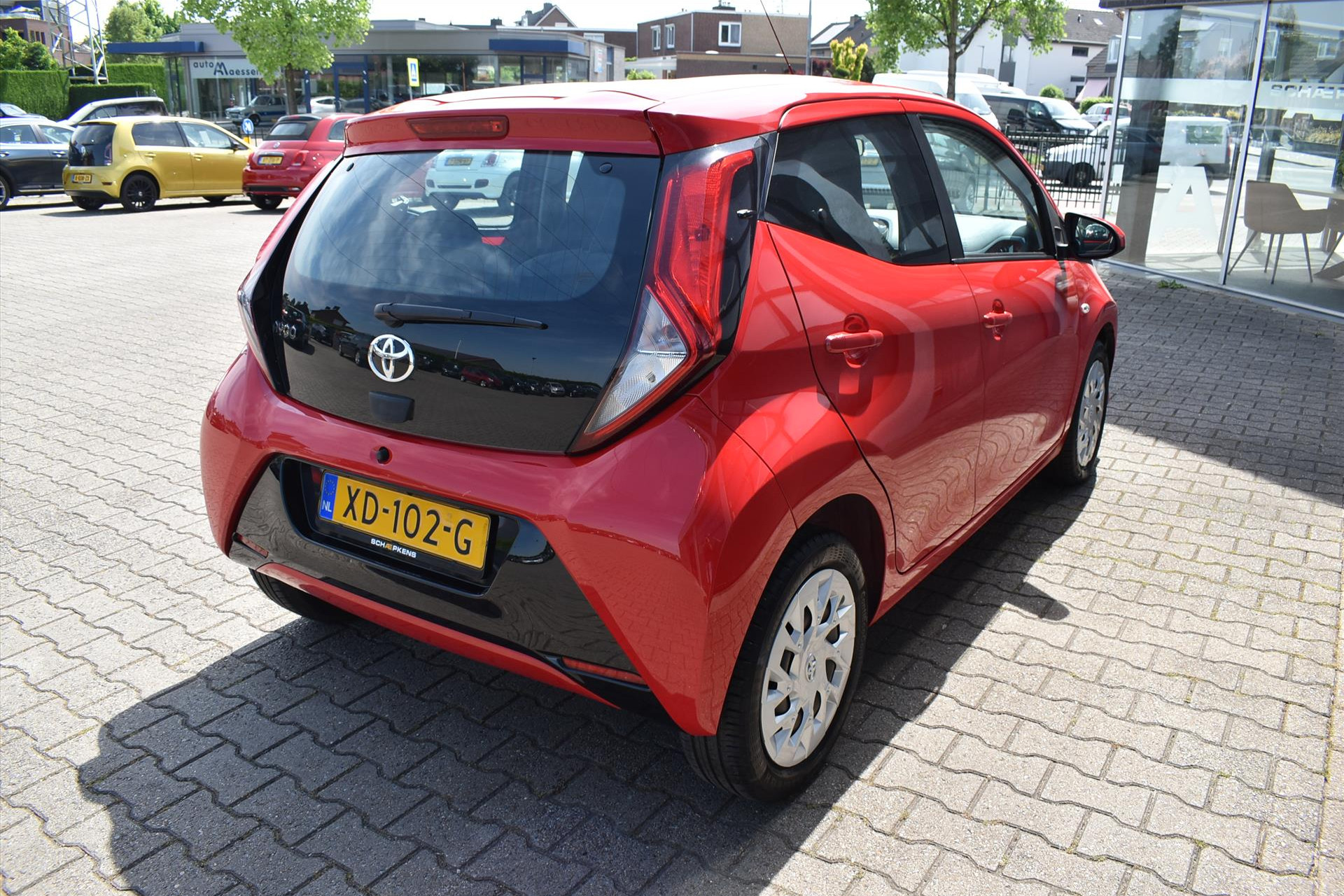 44772129-14.jpg