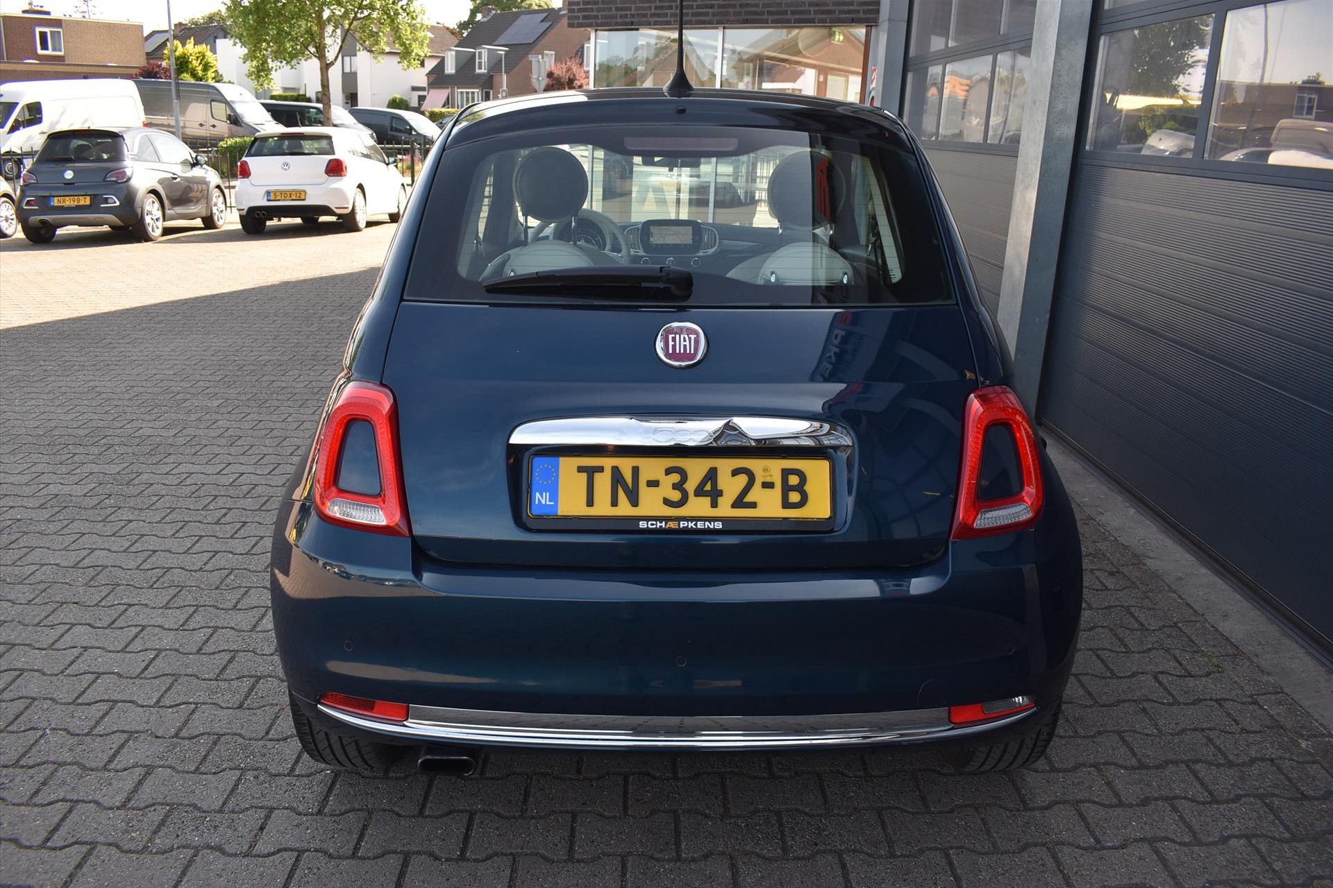 44909244-14.jpg