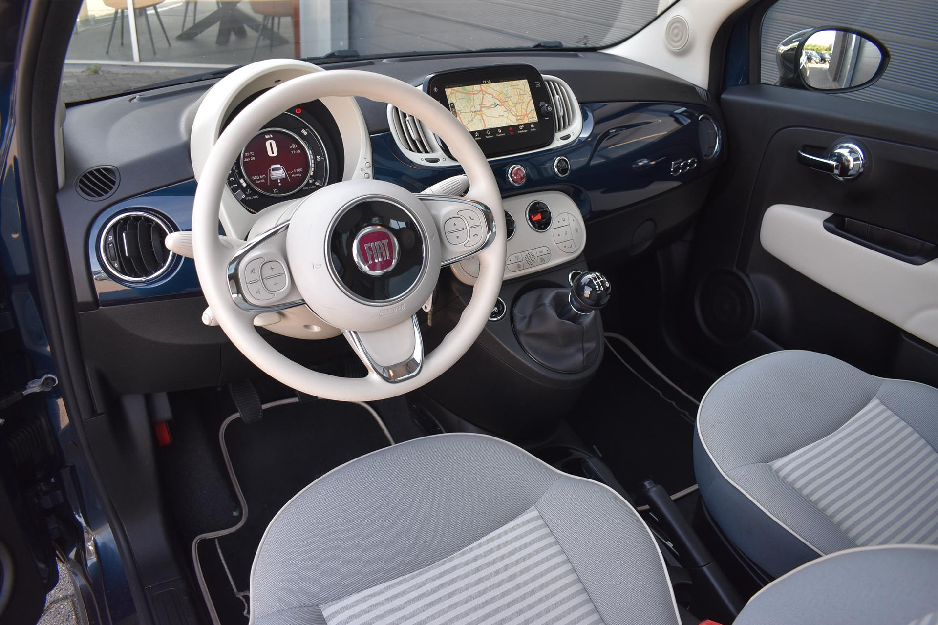 44909244-4.jpg