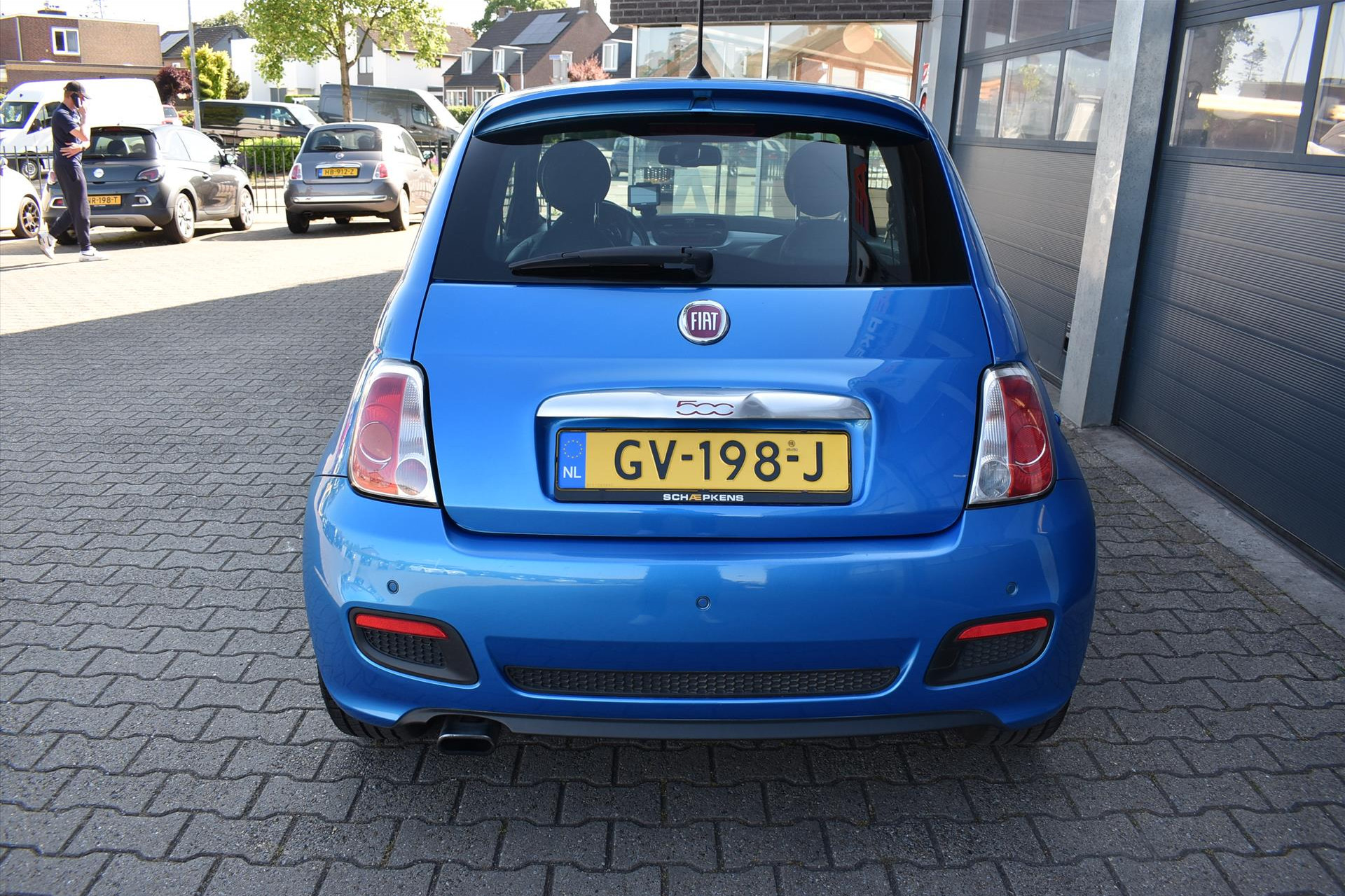 44943183-10.jpg