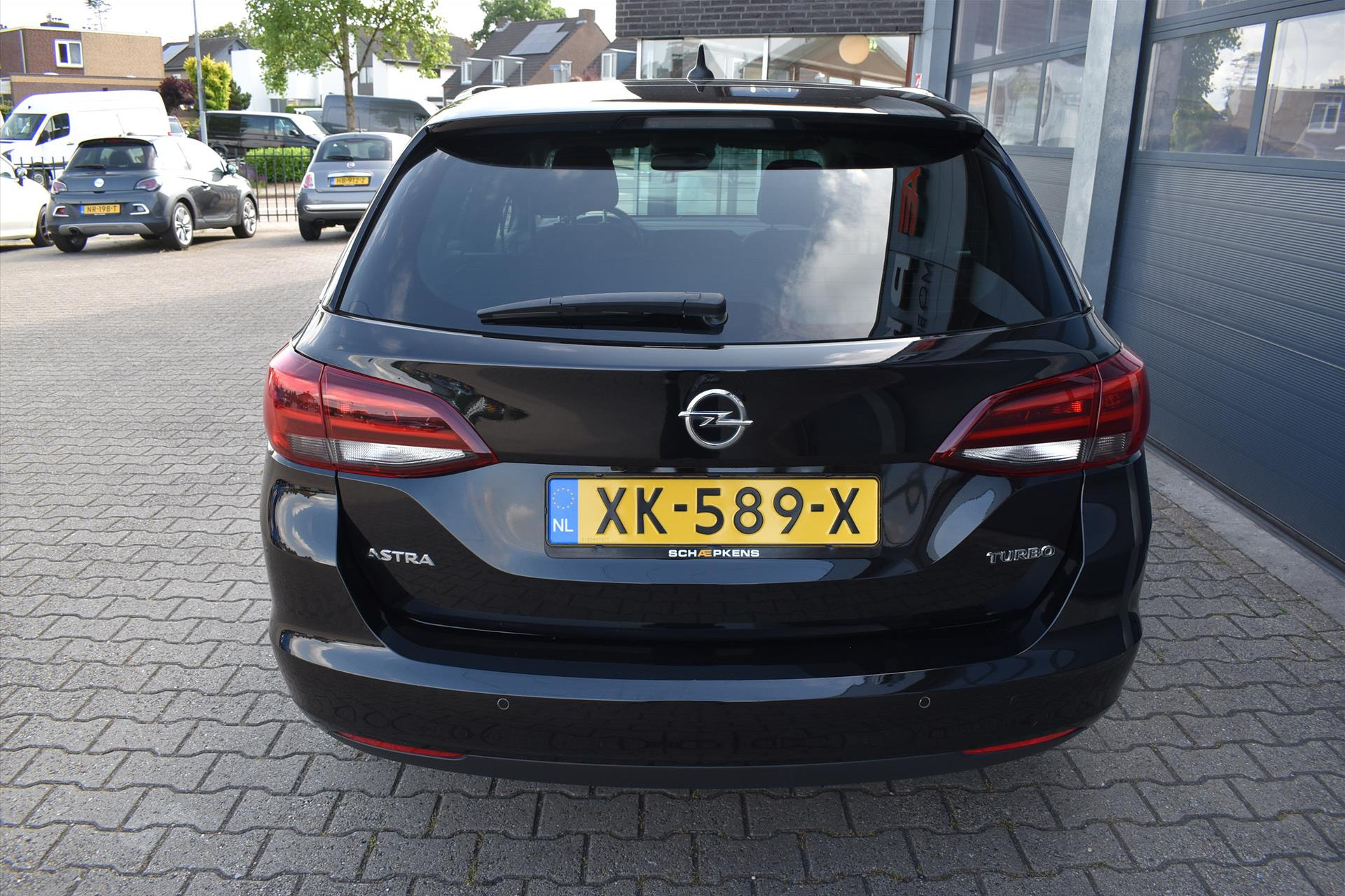 45079864-15.jpg