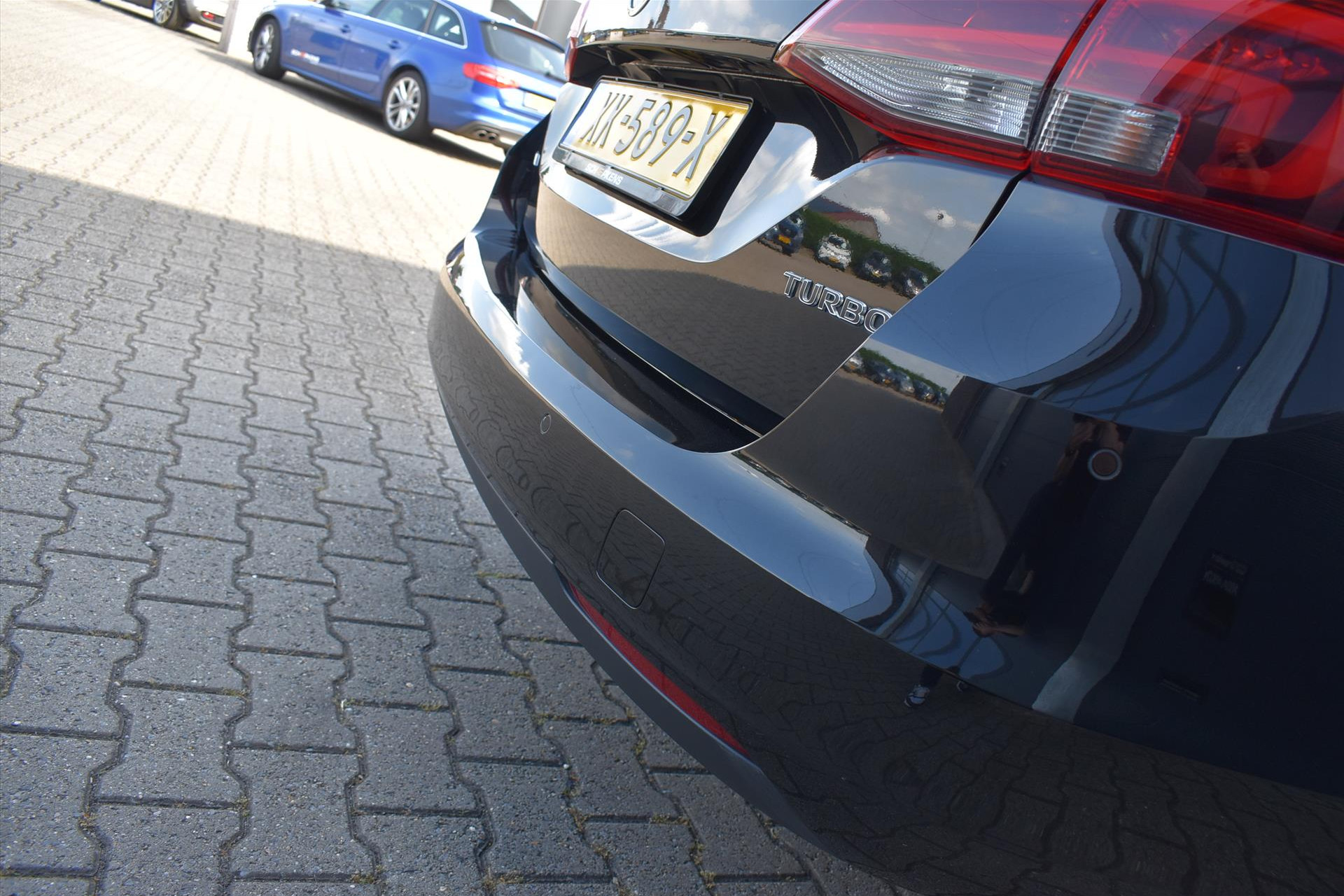 45079864-18.jpg