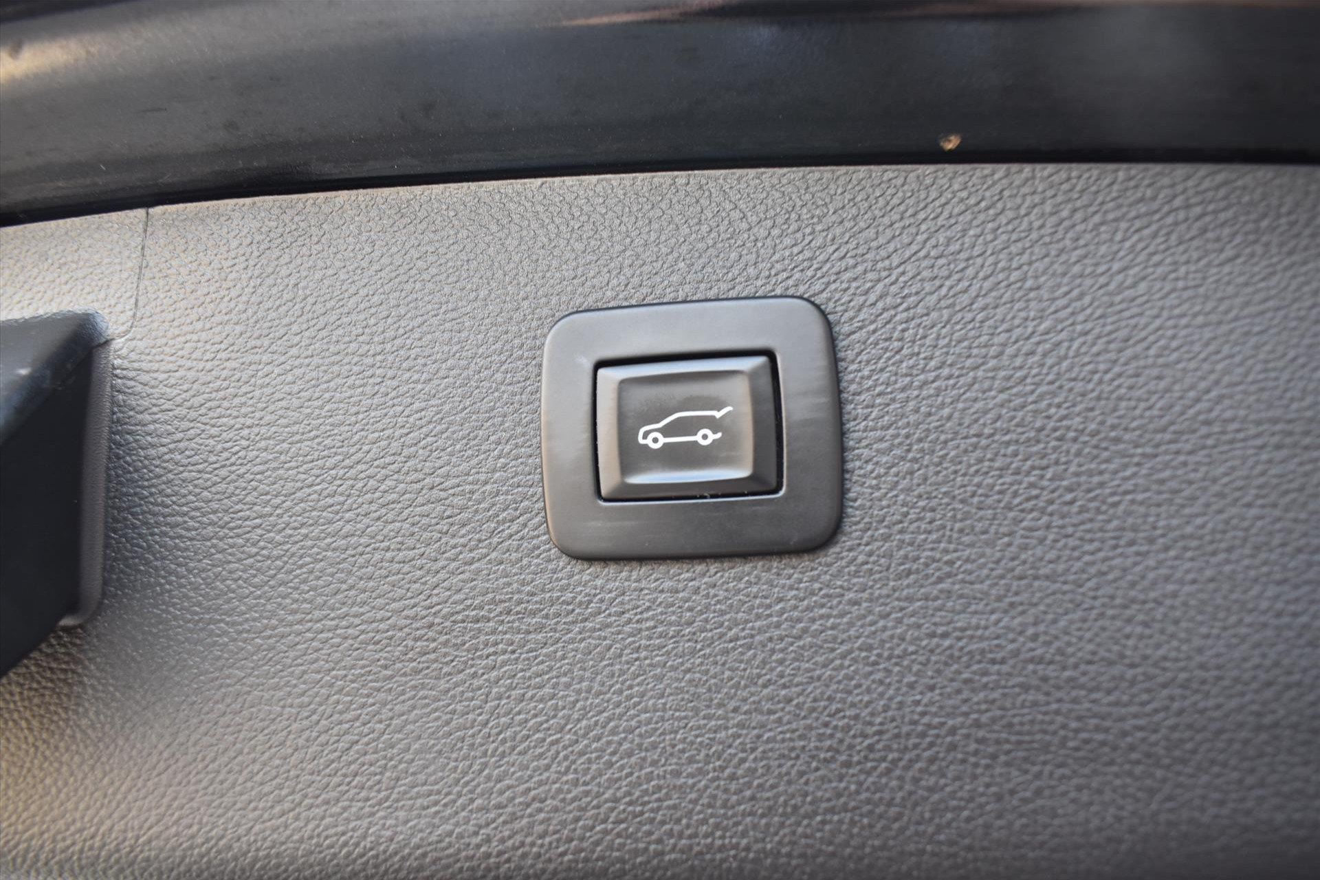 45079864-20.jpg