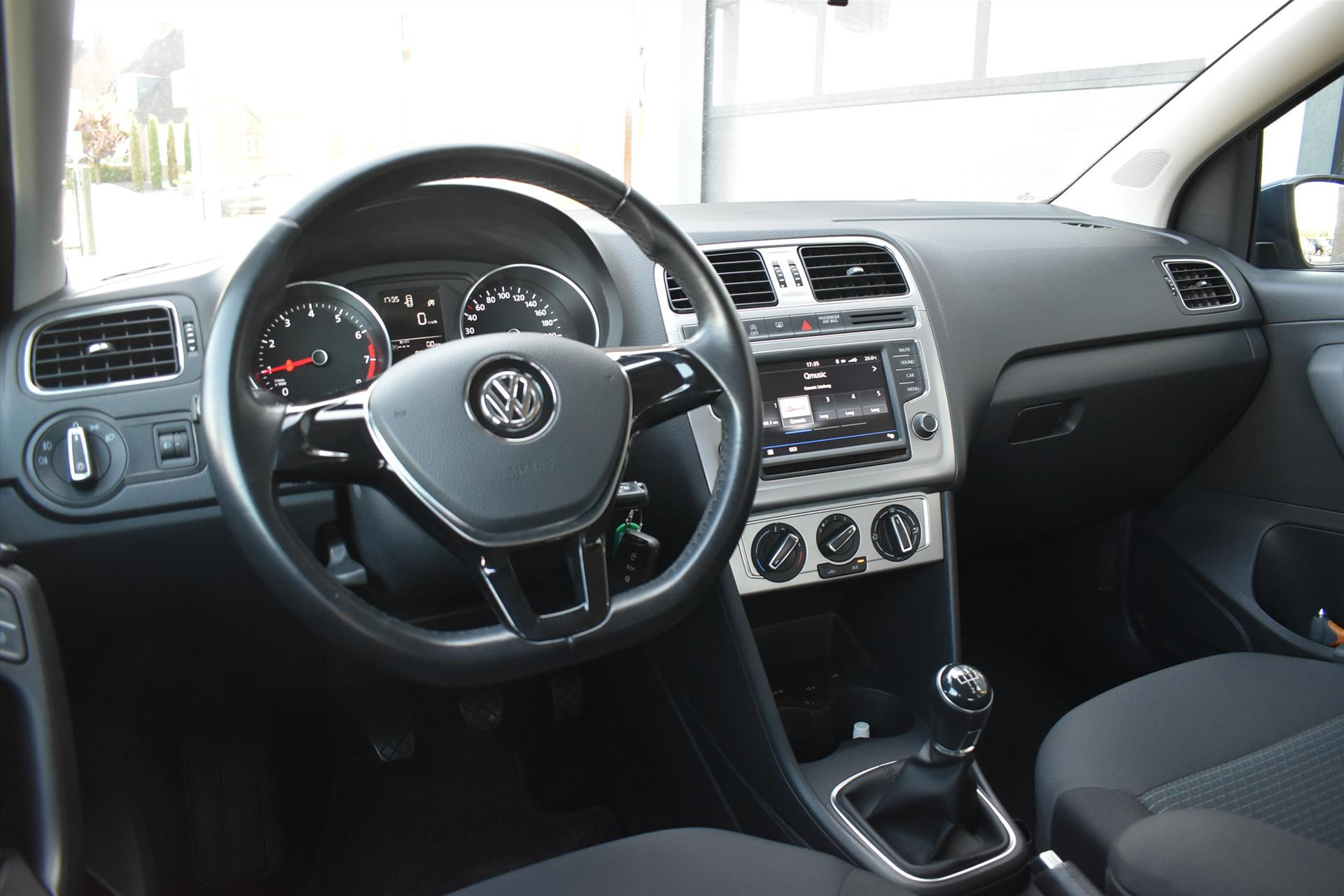 45079996-20.jpg