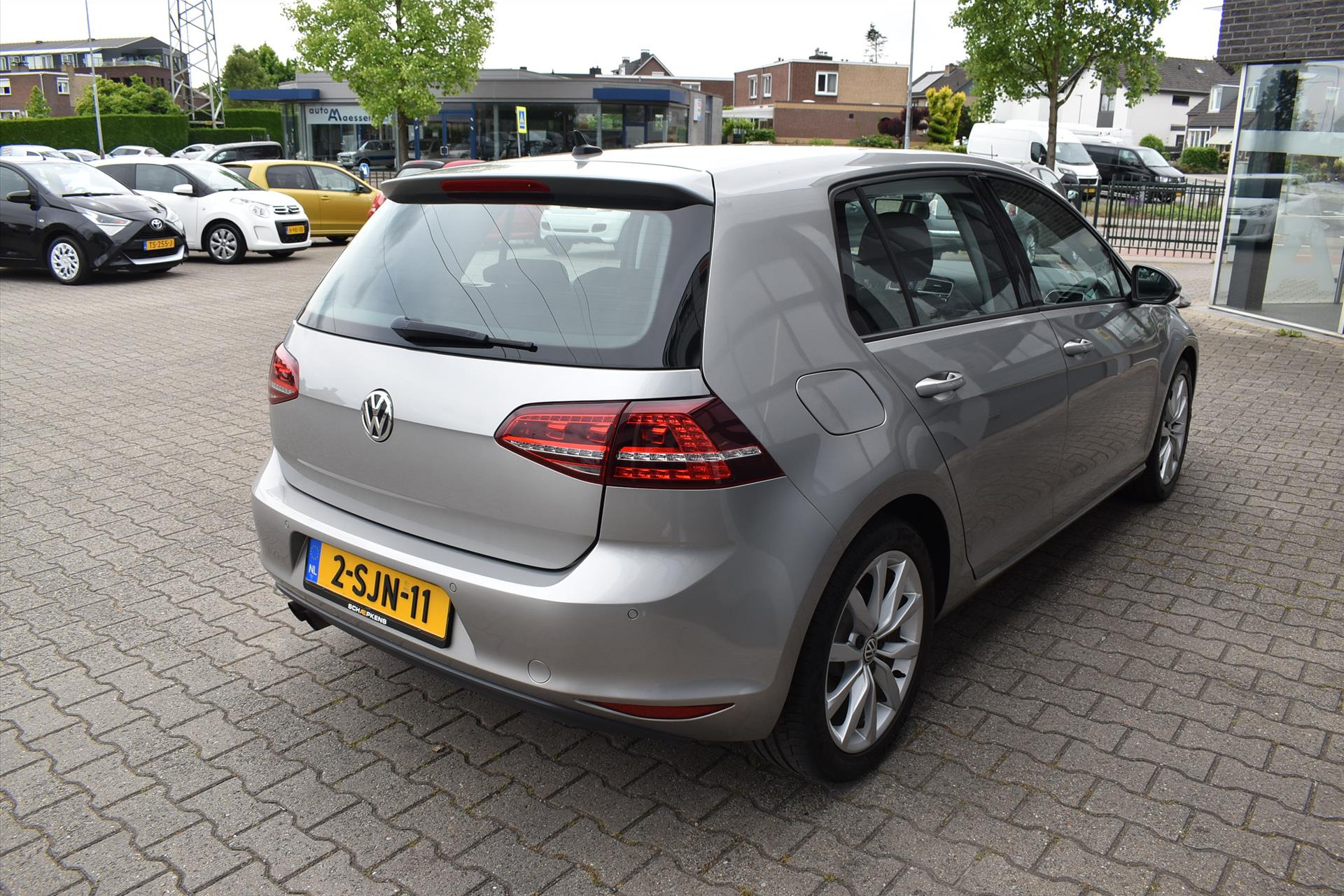 45129995-25.jpg