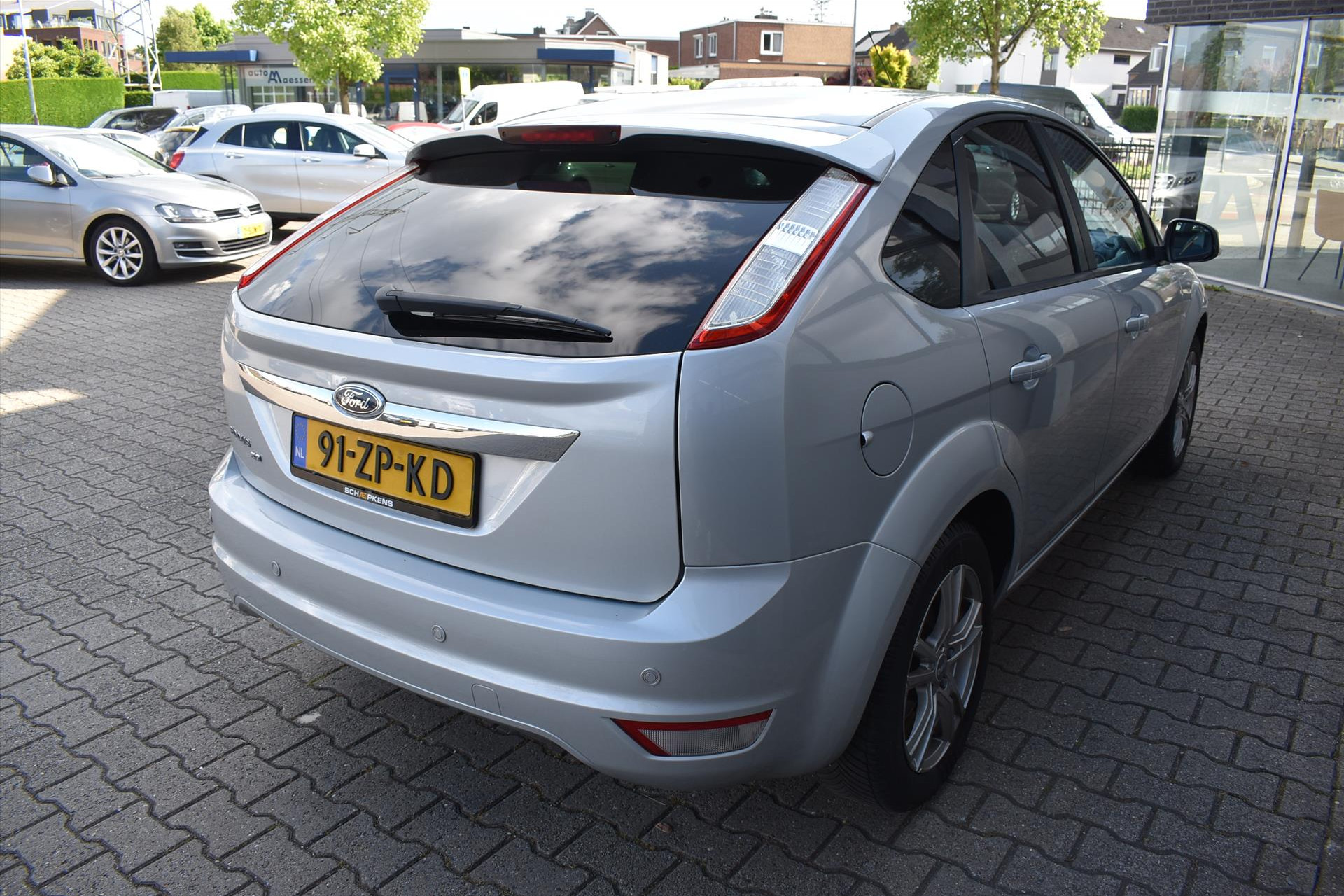 45143610-10.jpg