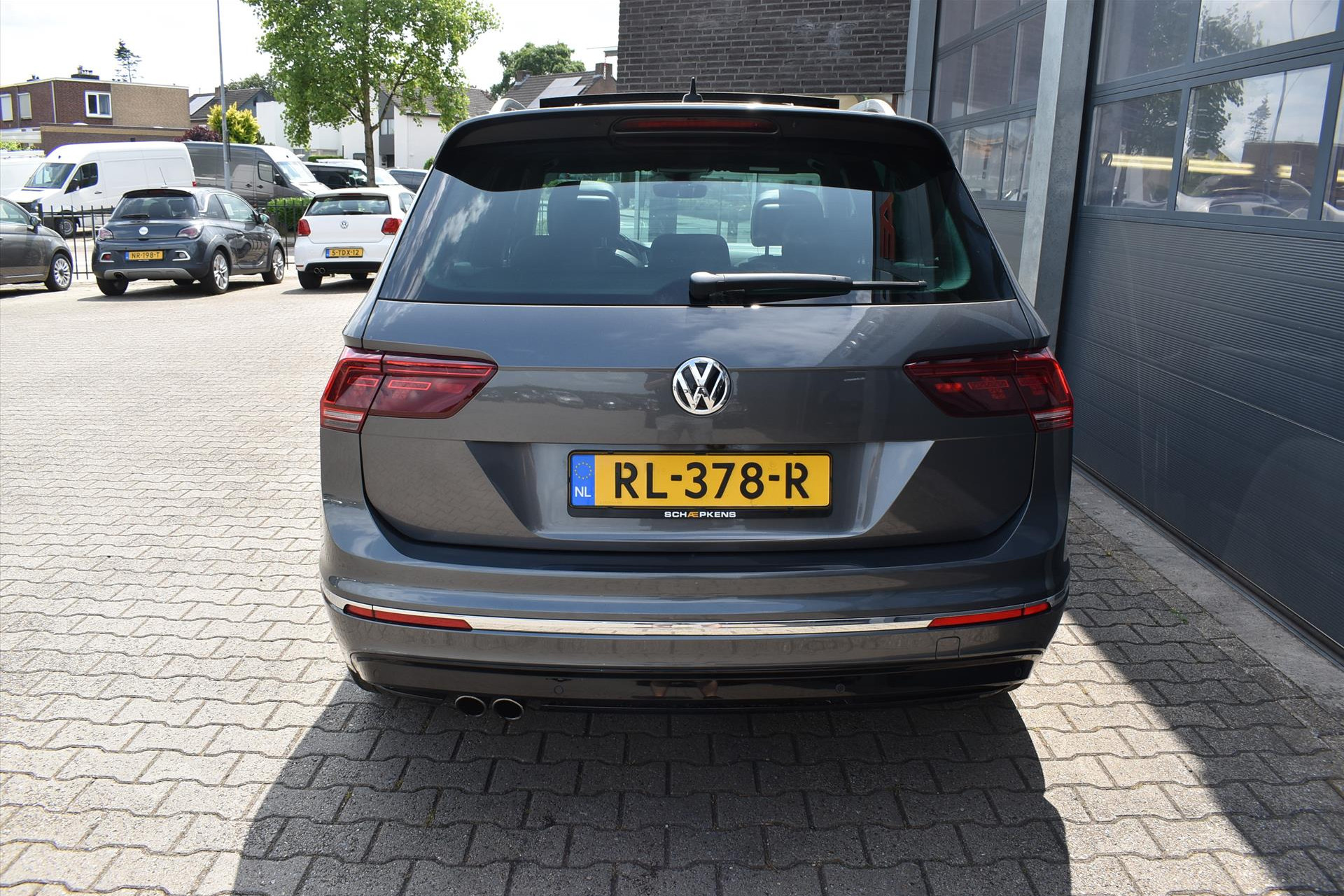 45240443-12.jpg