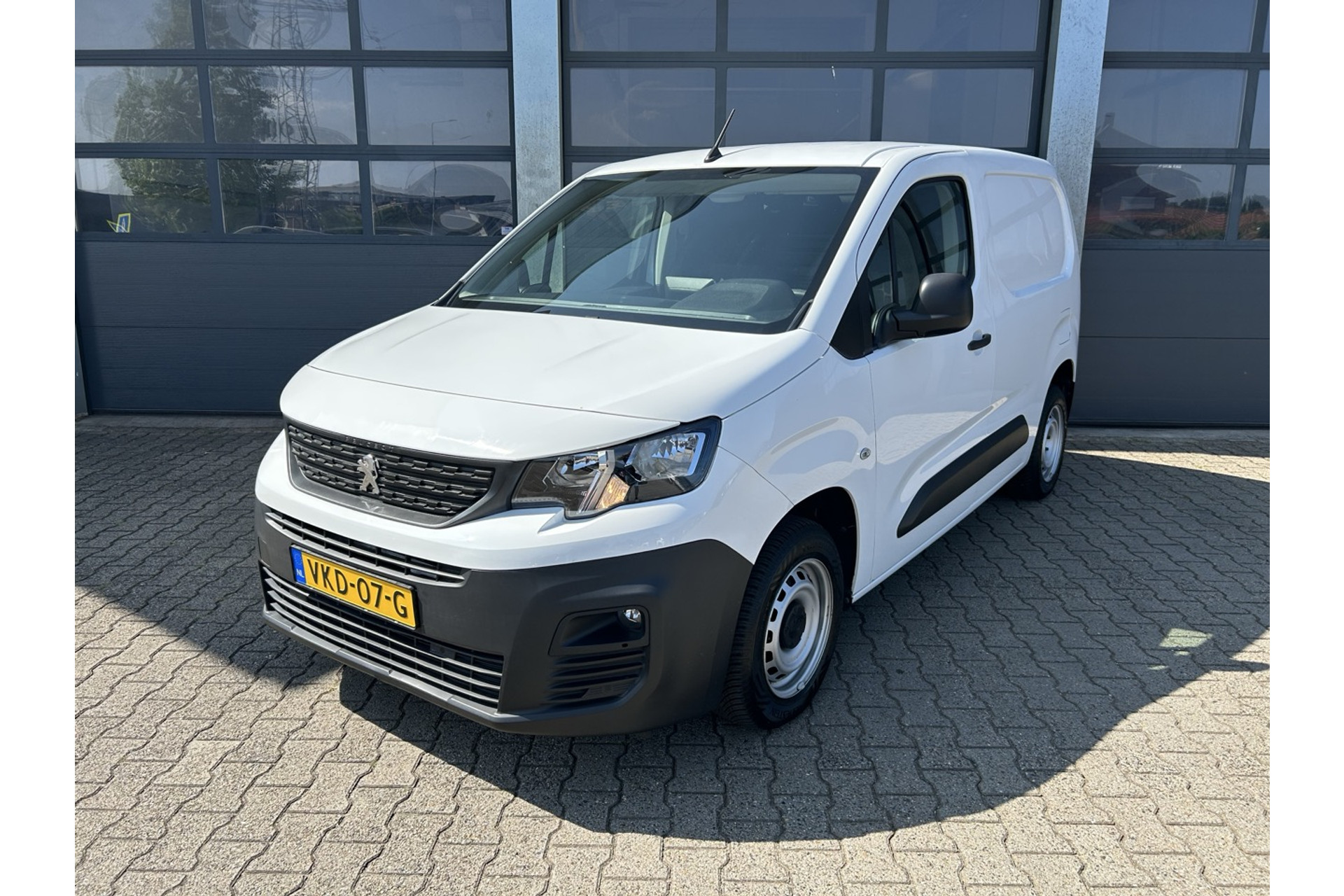40853329-27.jpg