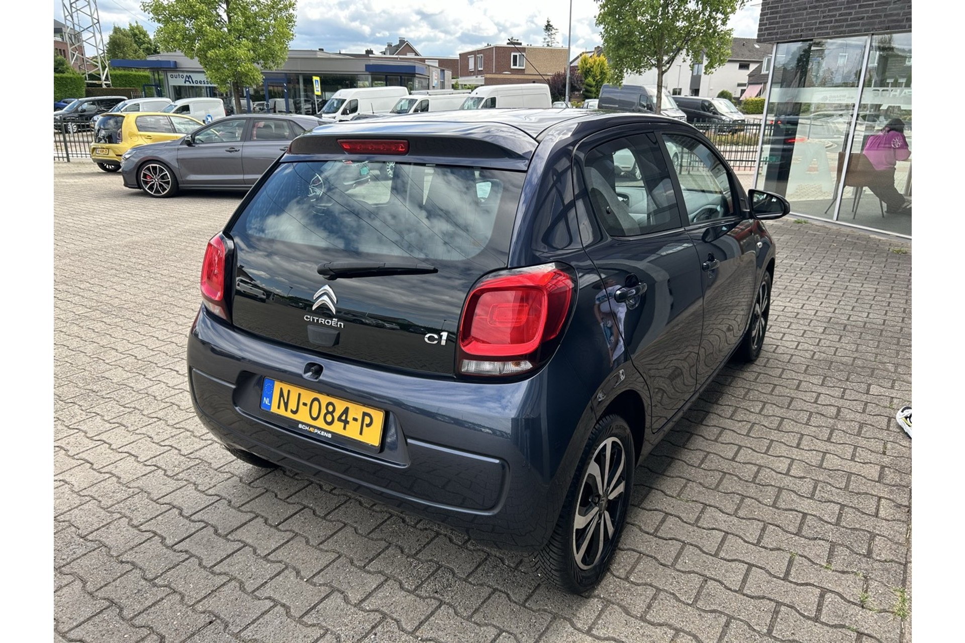 45636762-15.jpg