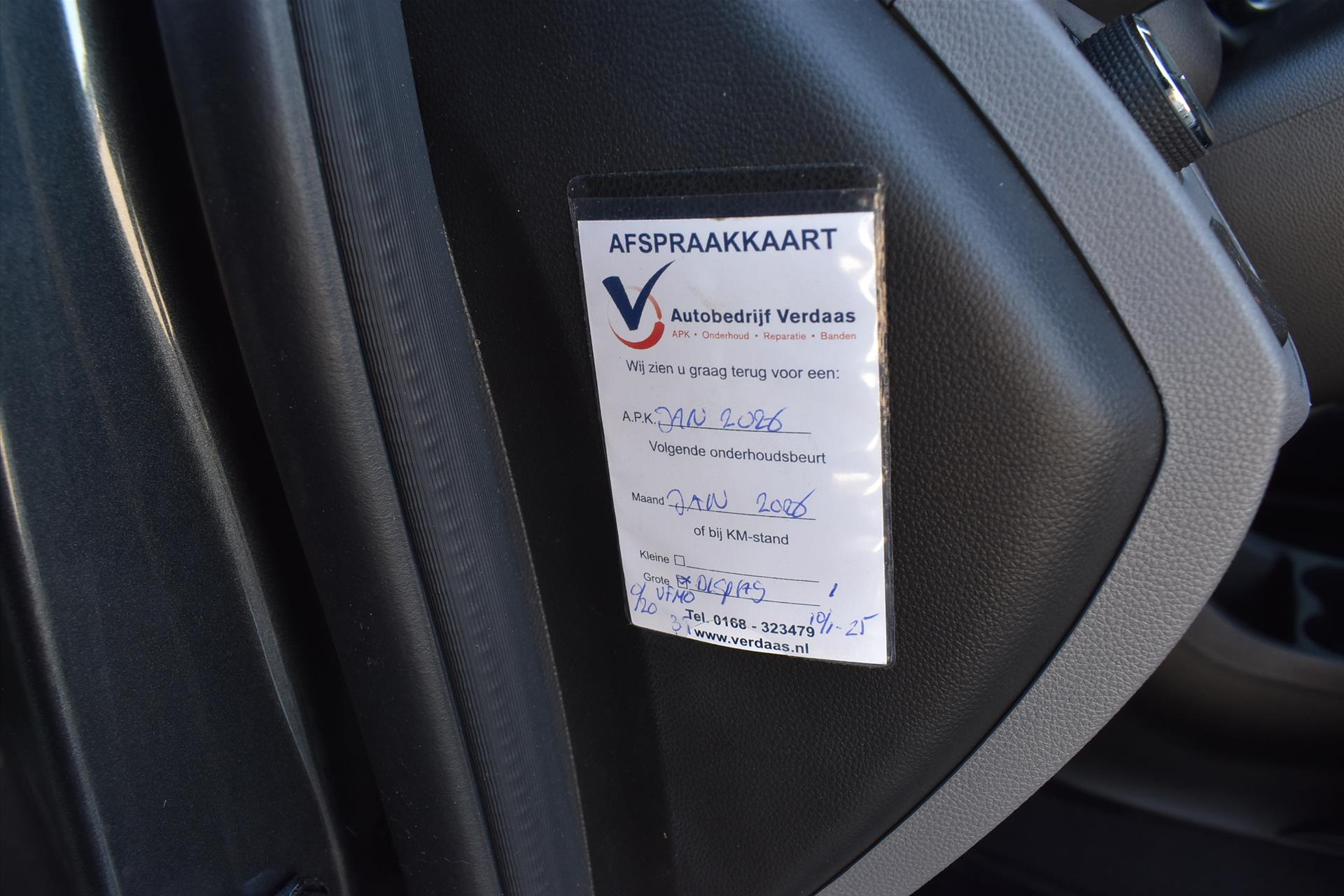 45762510-11.jpg
