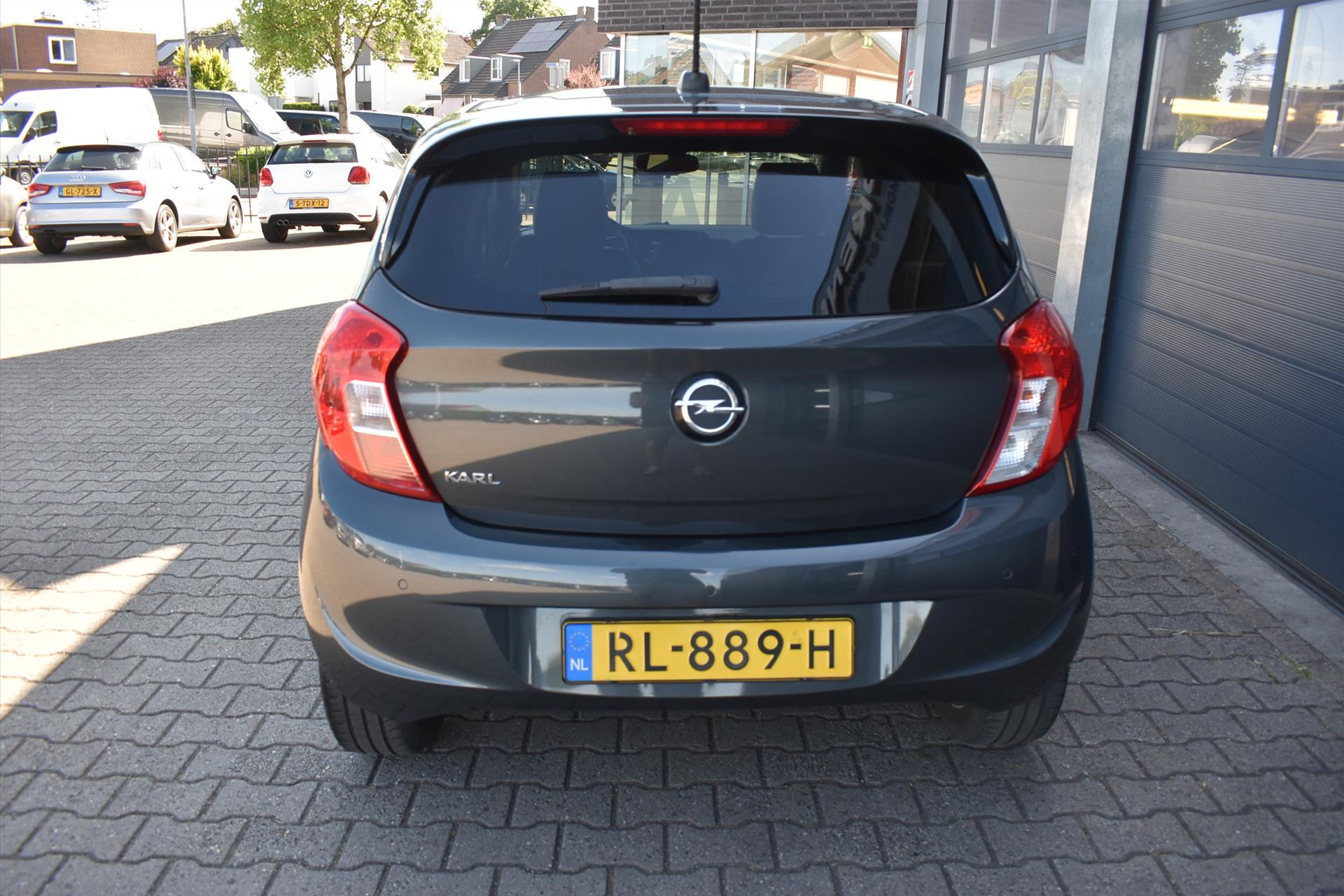 45762510-14.jpg