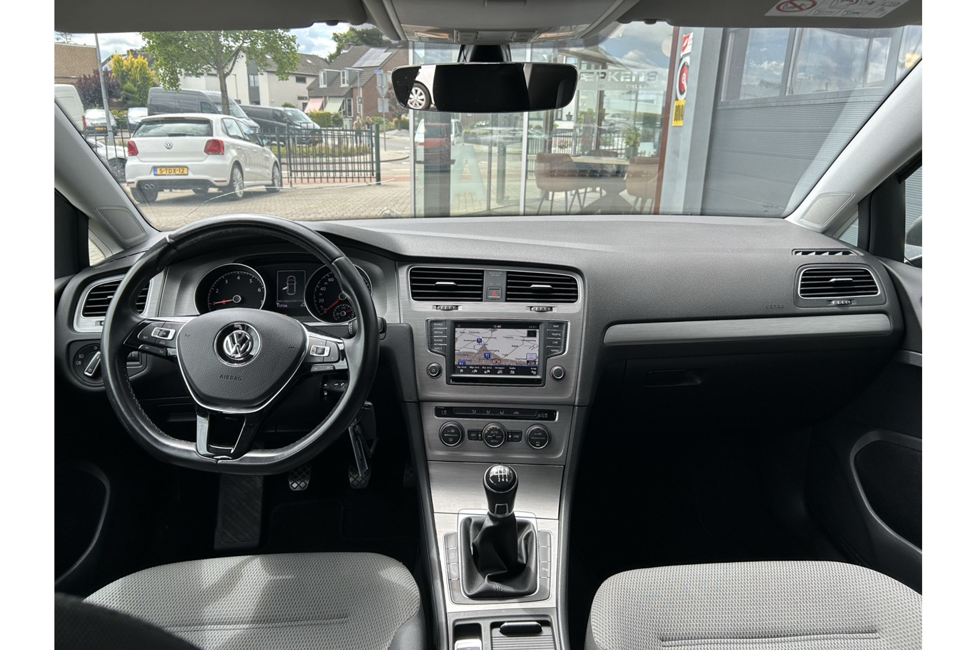 46099485-4.jpg