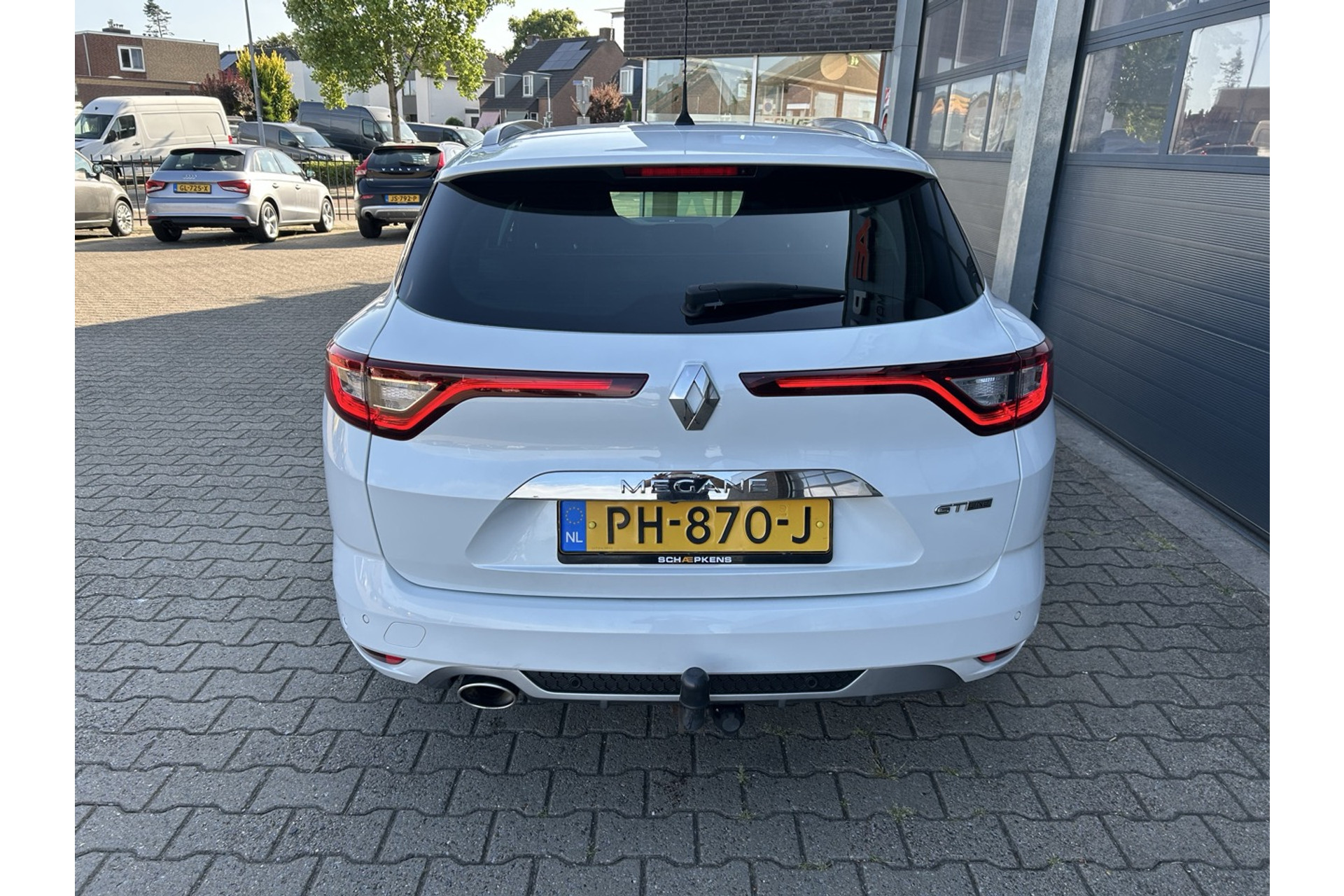 46099915-16.jpg