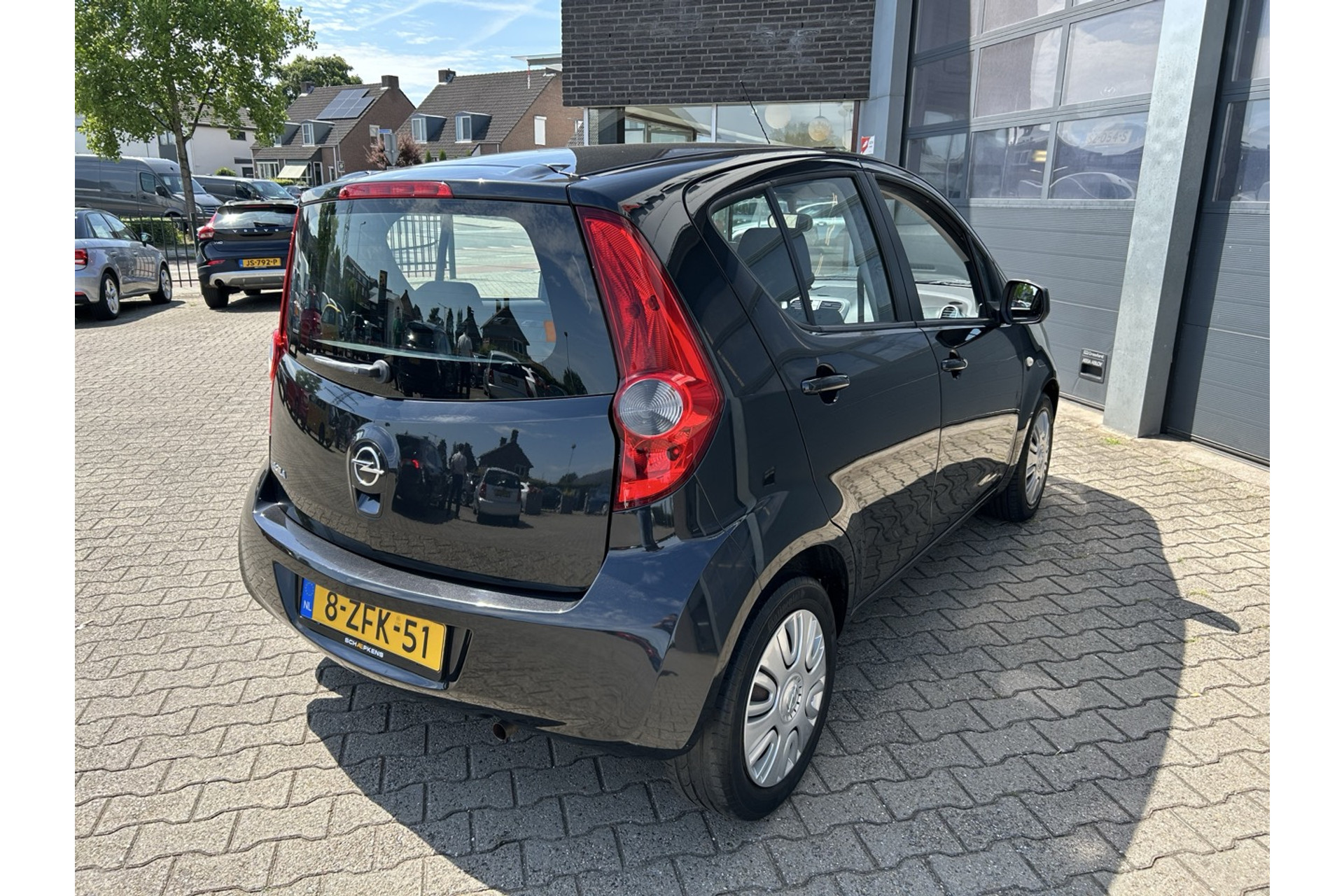46144292-15.jpg