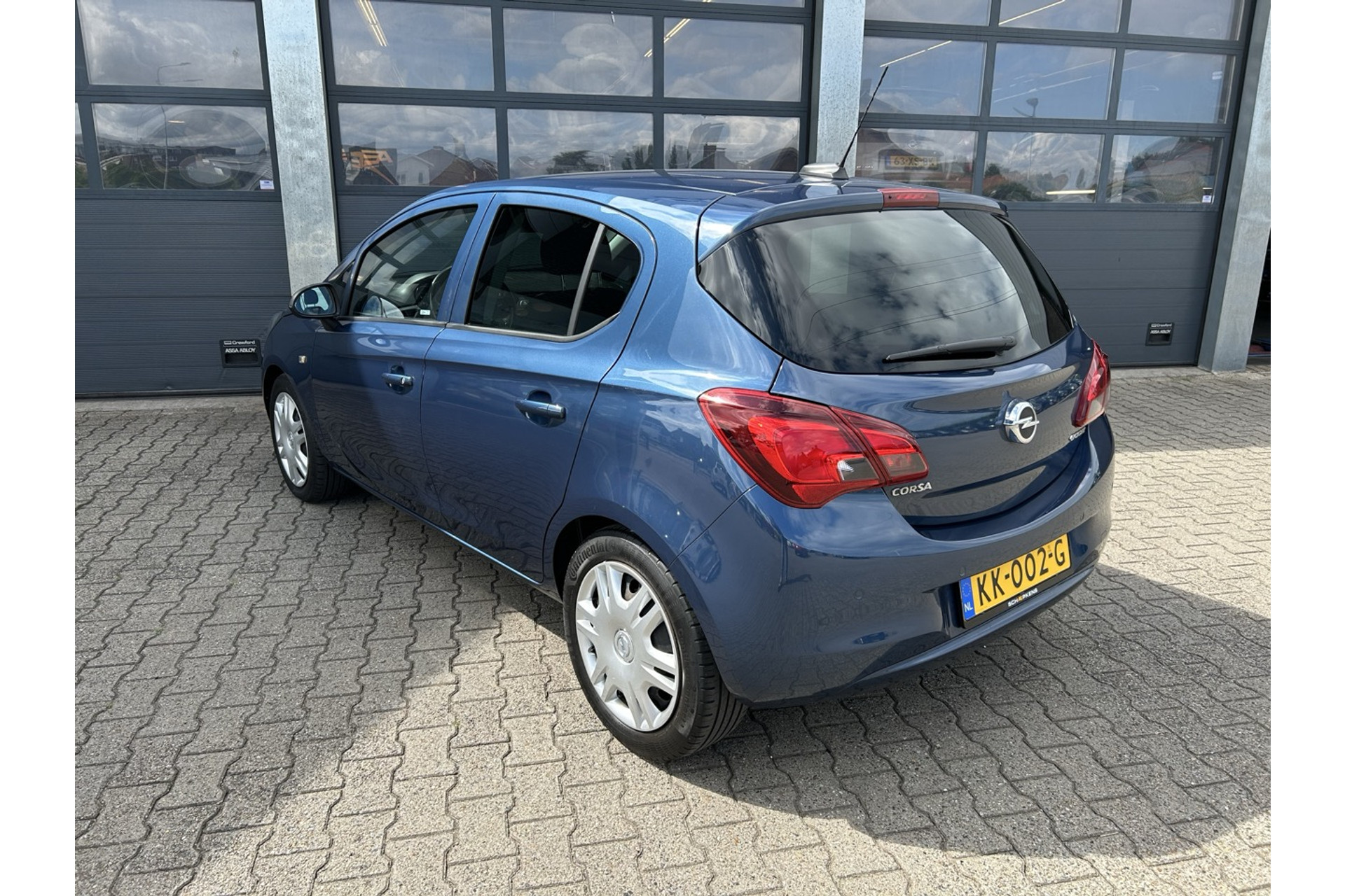 46150535-2.jpg