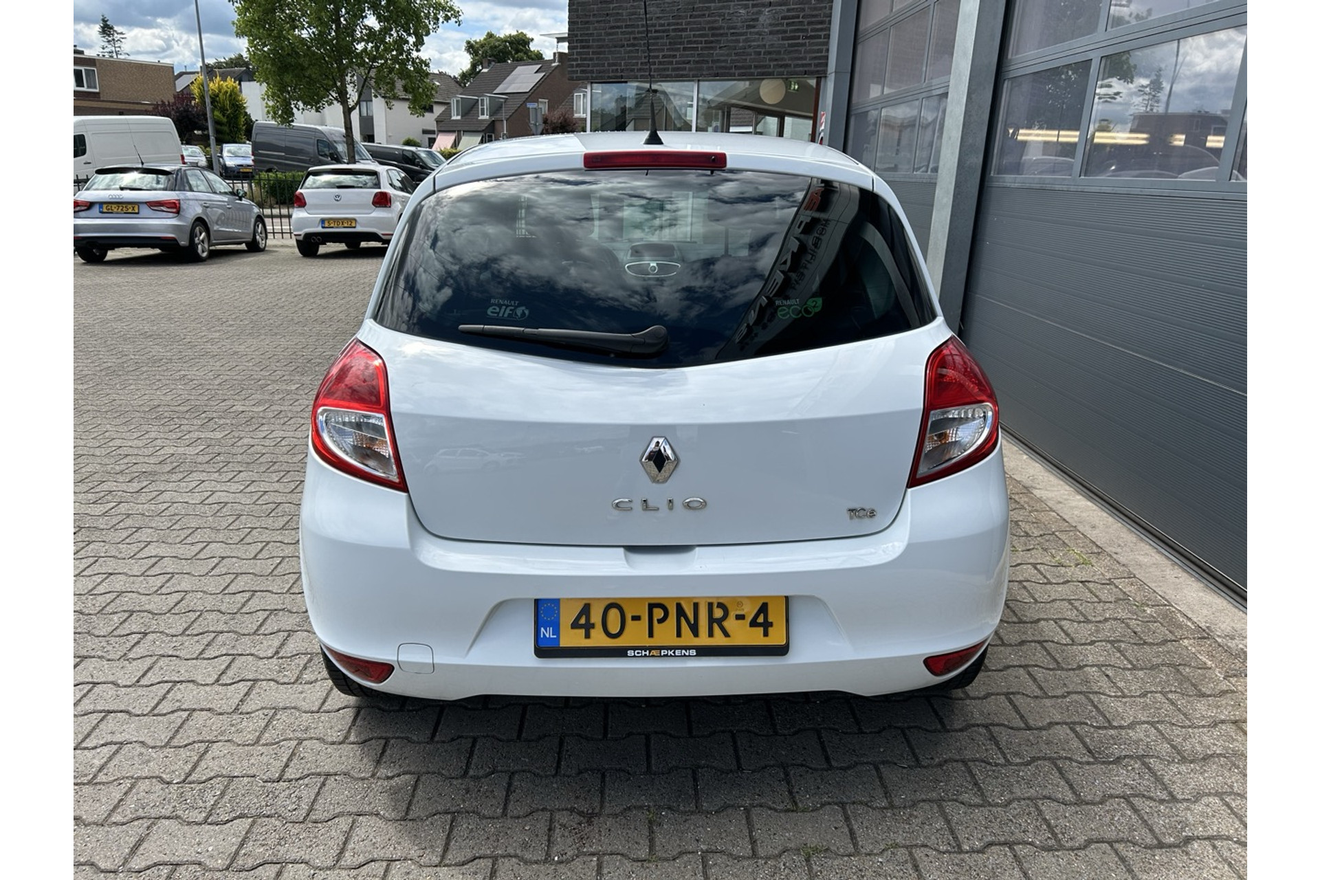 46177586-16.jpg