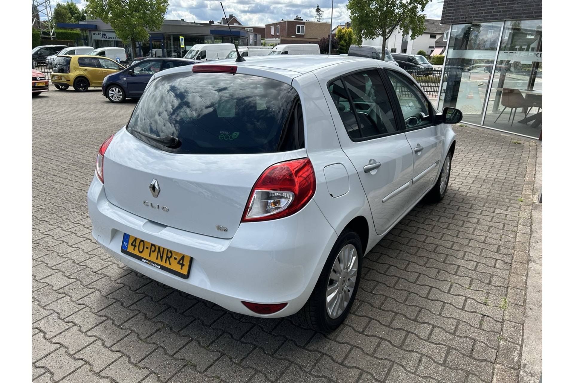 46177586-17.jpg