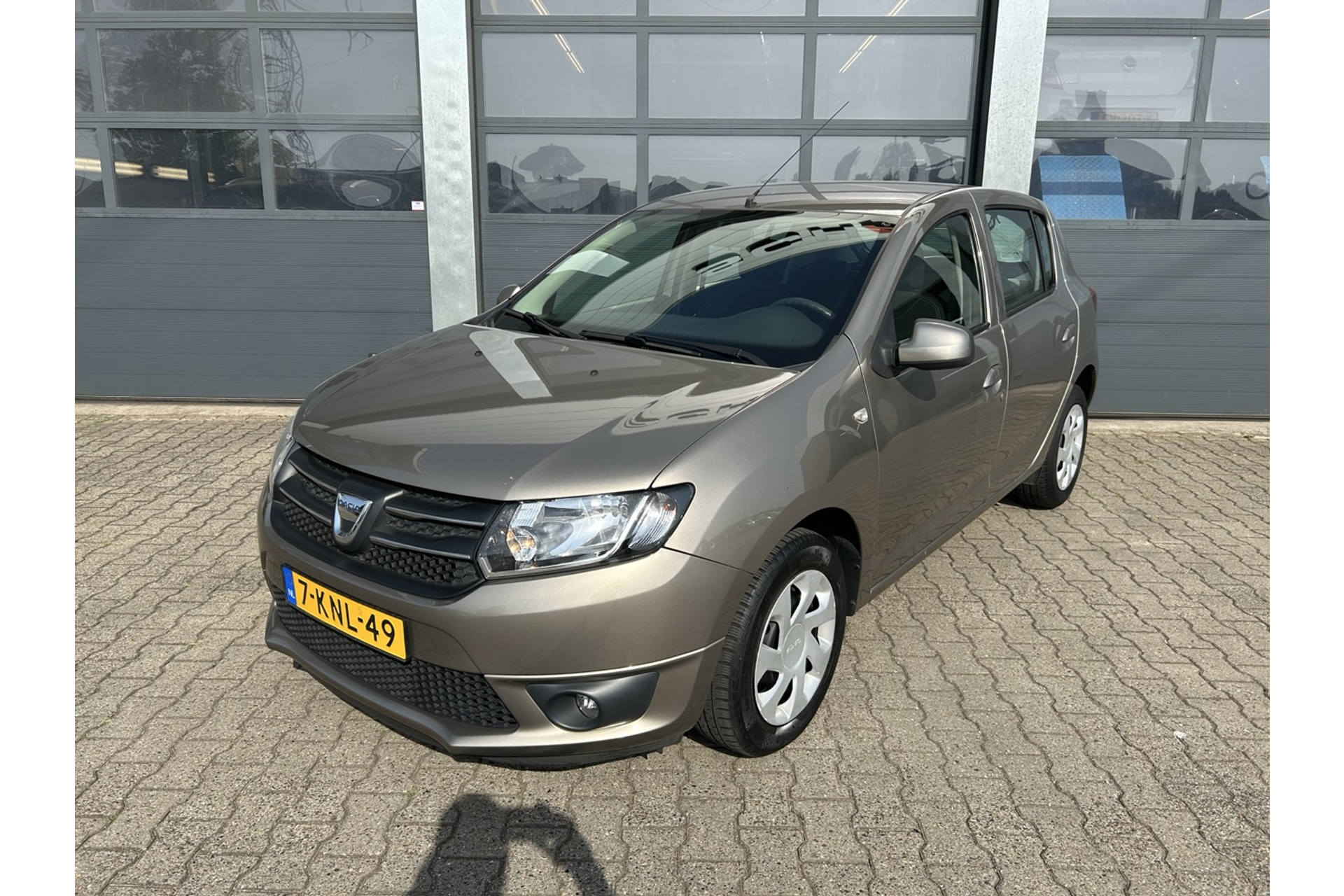 46915126-25.jpg