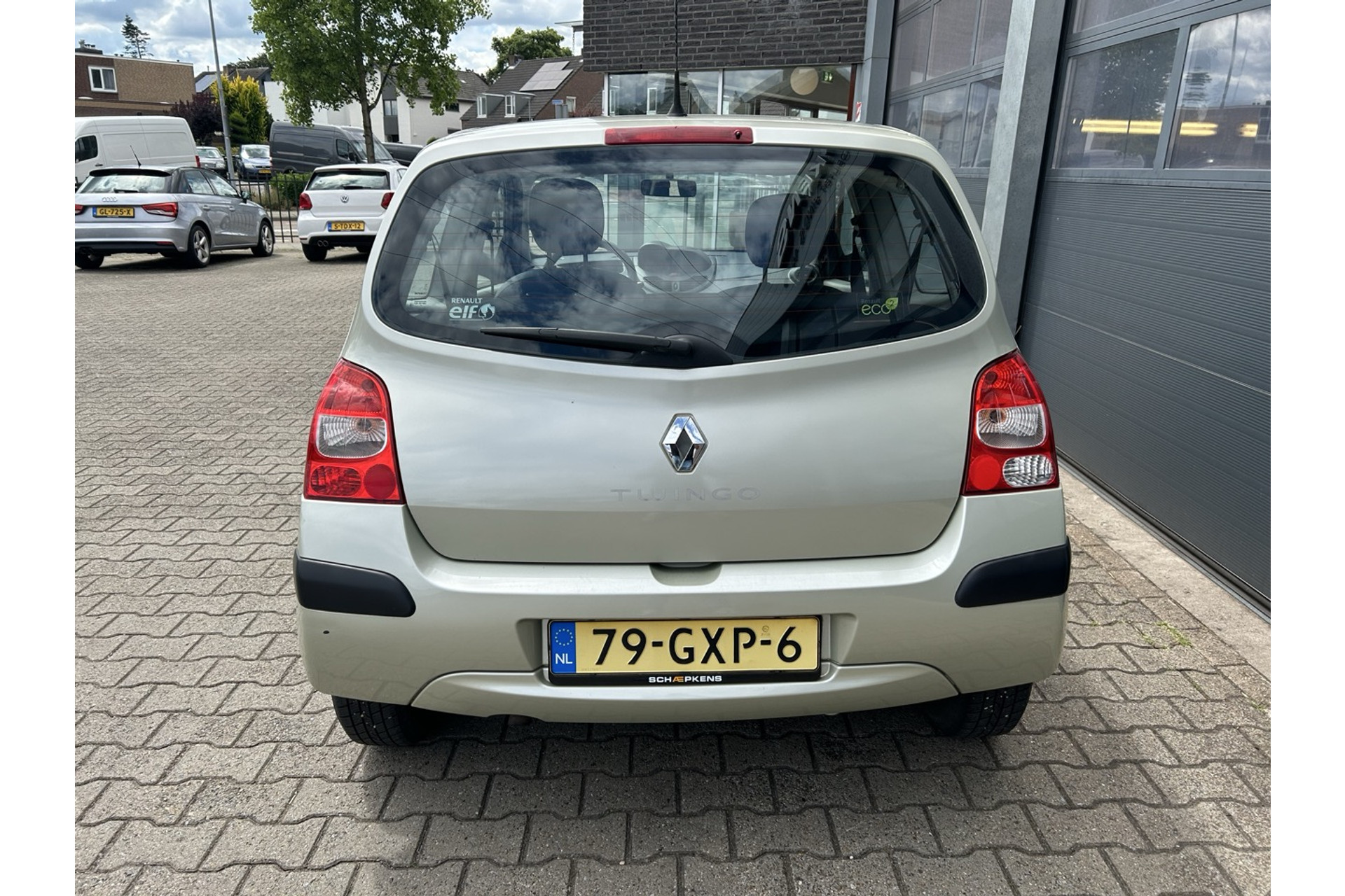 46341073-12.jpg