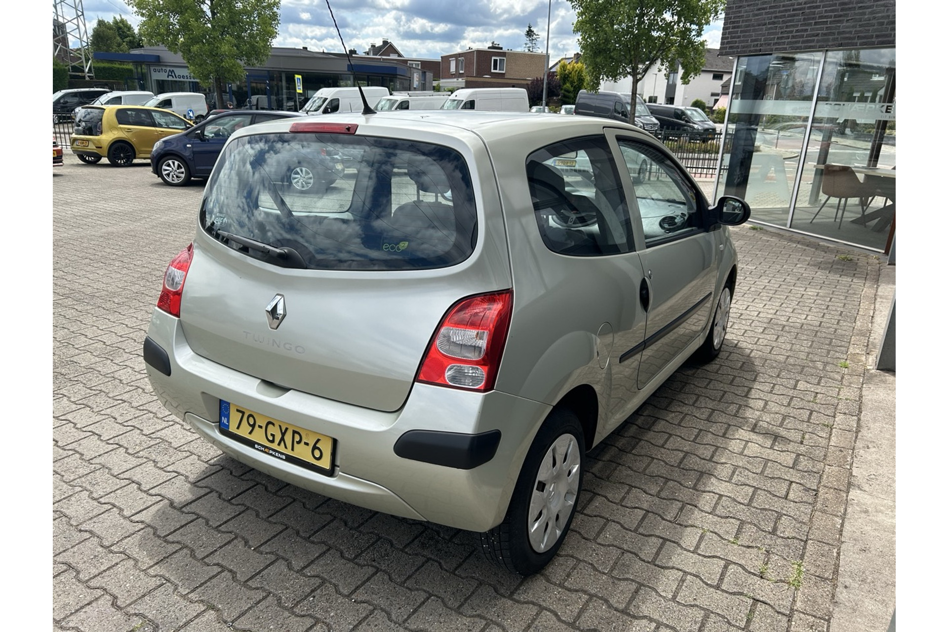 46341073-13.jpg