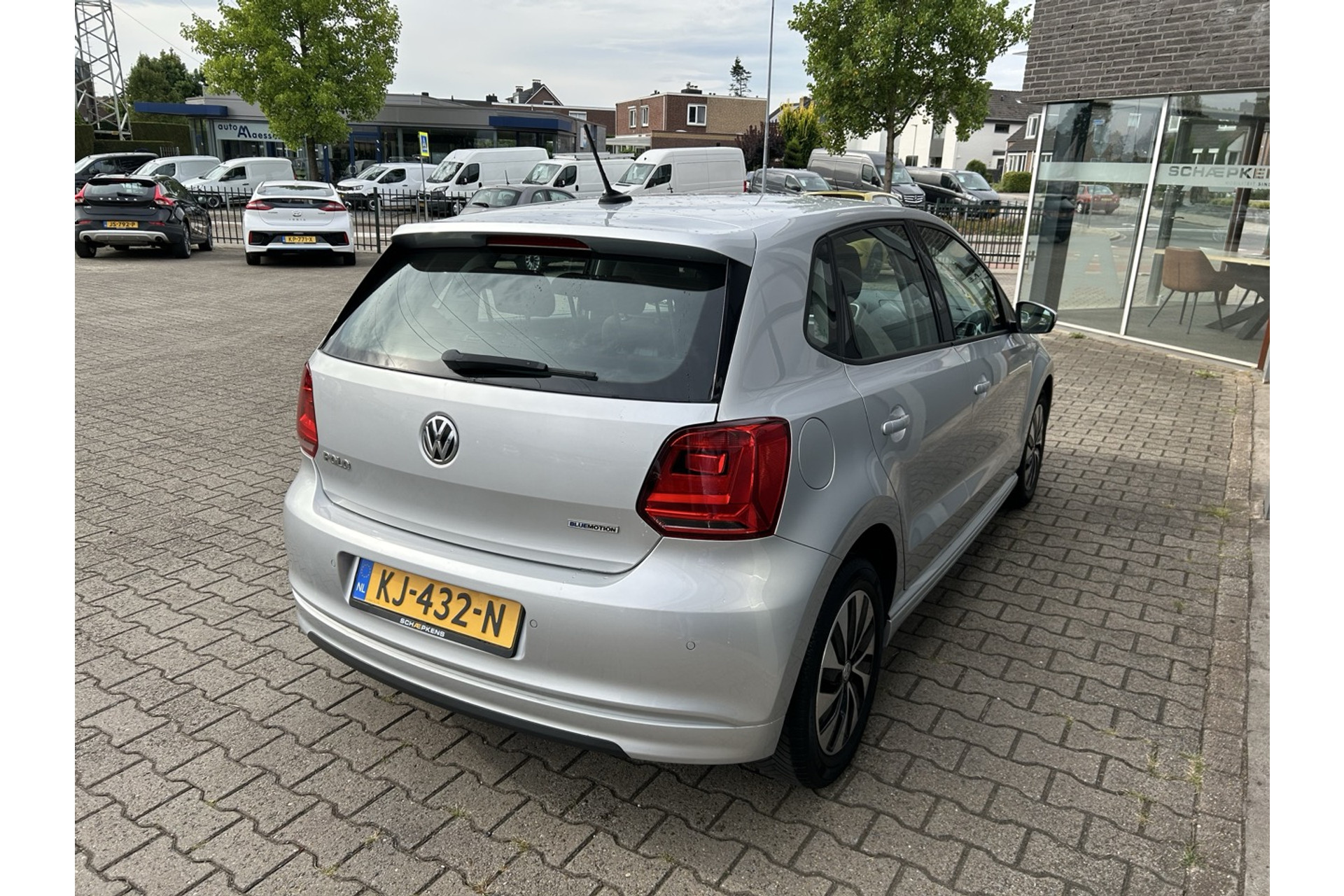46447352-20.jpg