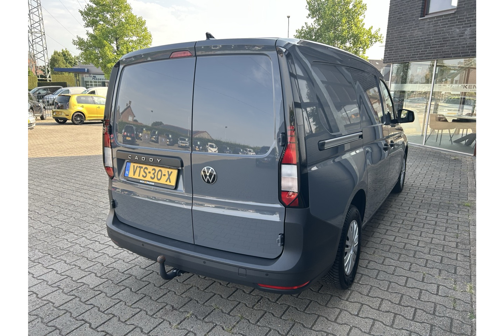 46695855-12.jpg