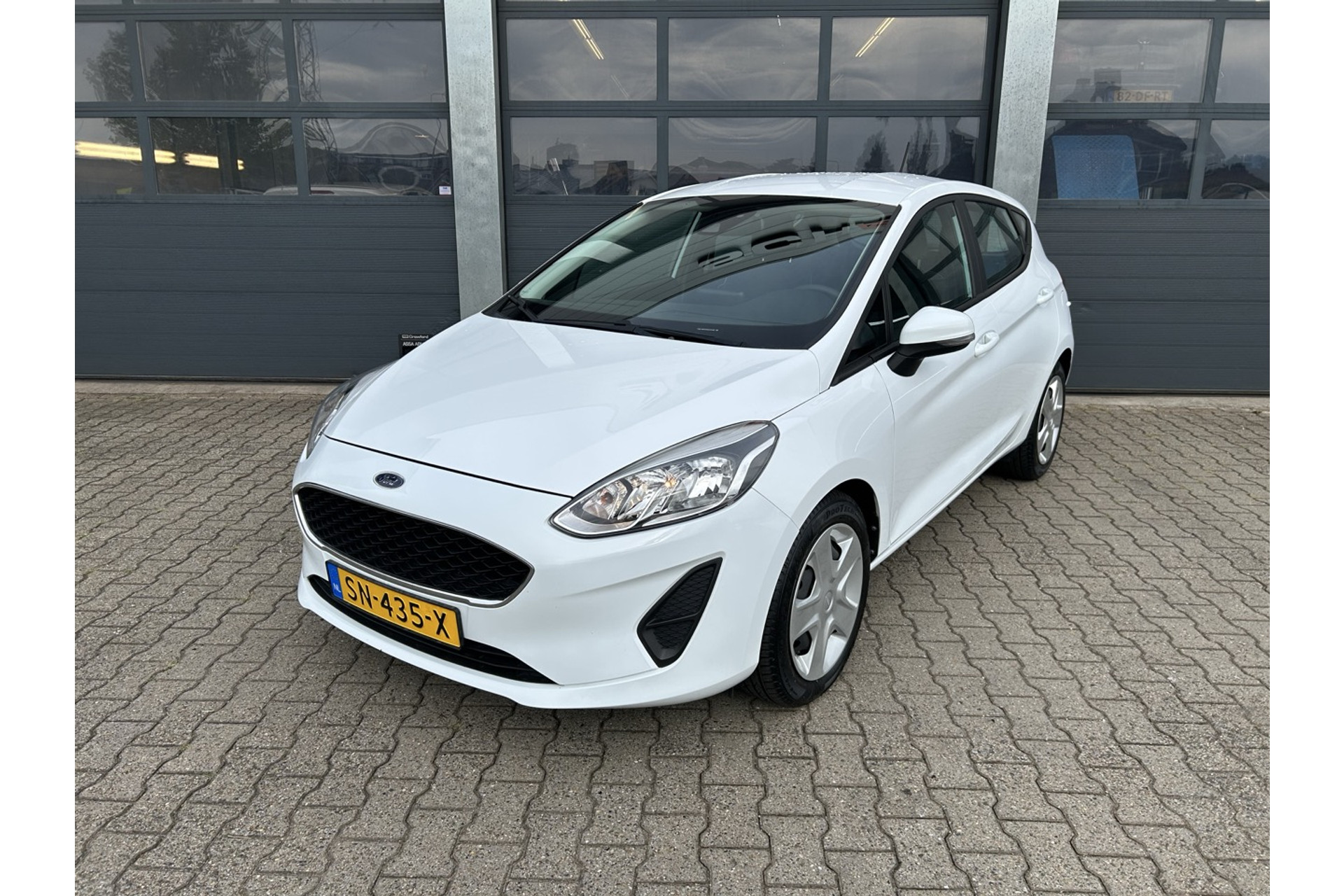 46915126-25.jpg