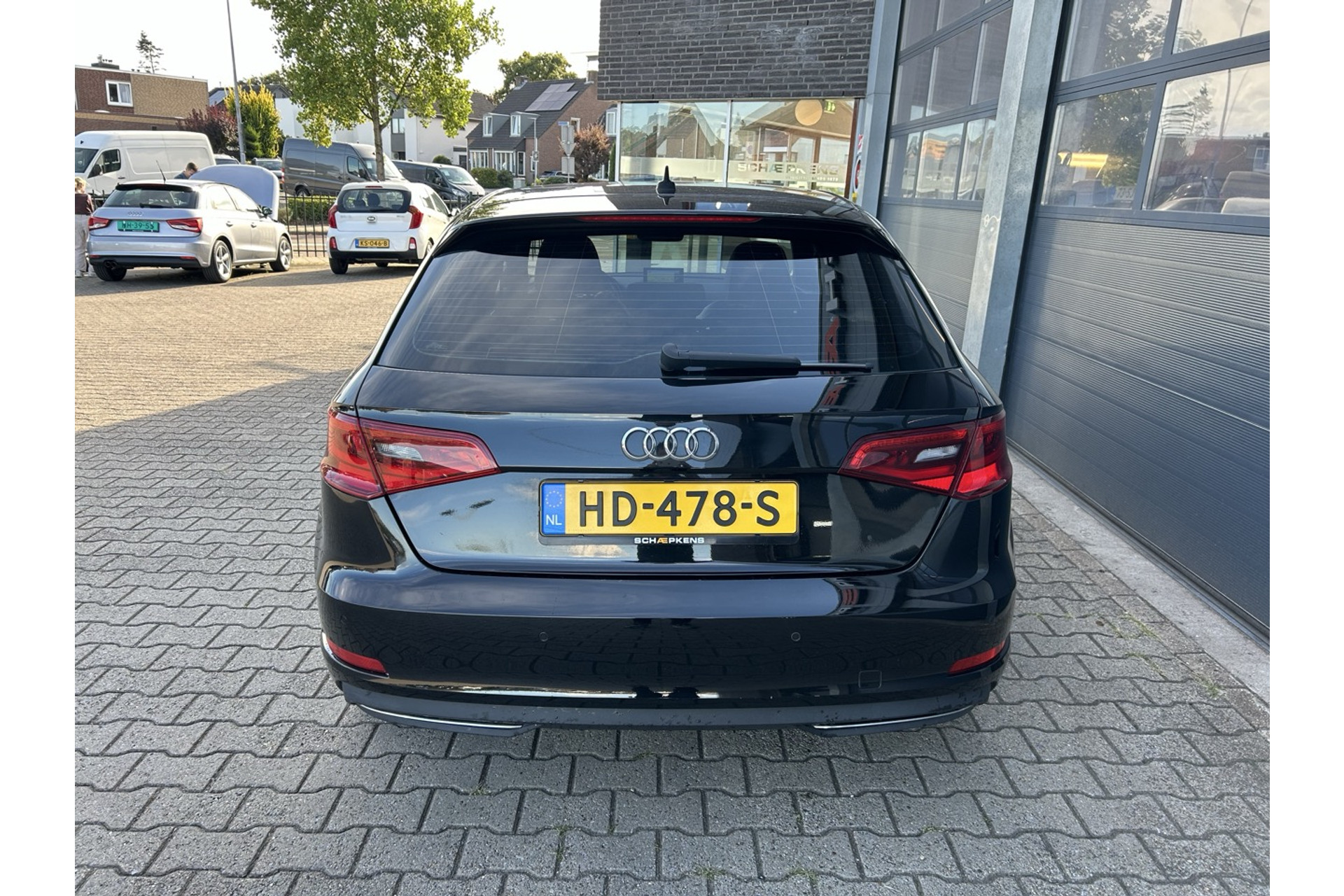 46761410-17.jpg